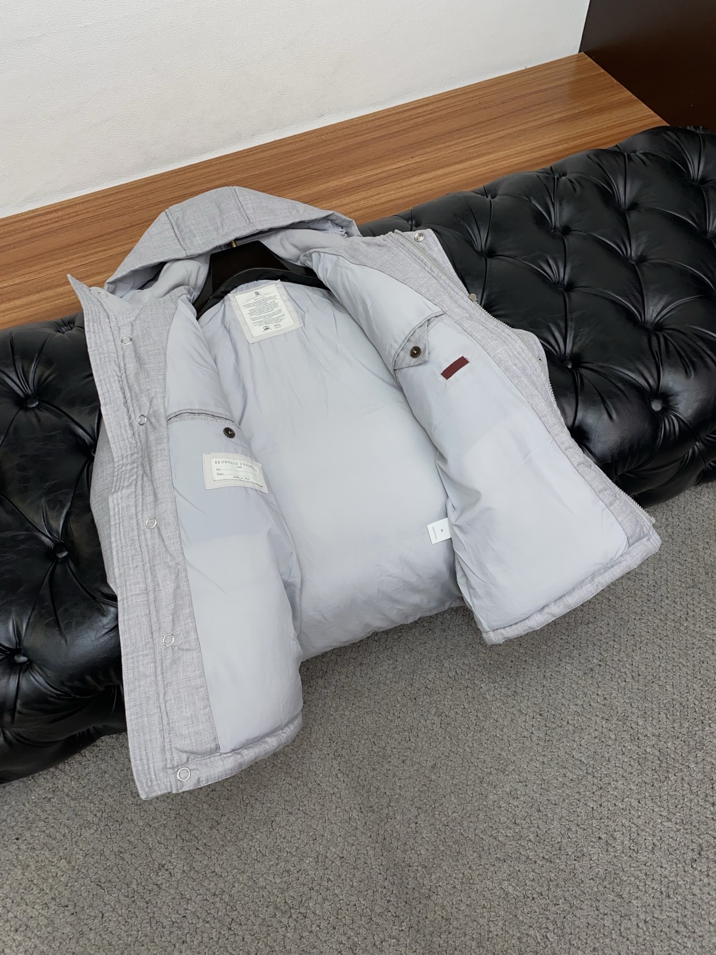 BC 羽绒服25年最新款商务羽绒外套 定制面料 设计便足以吸引你的目光。不仅为整体造型增添了一份干练与精