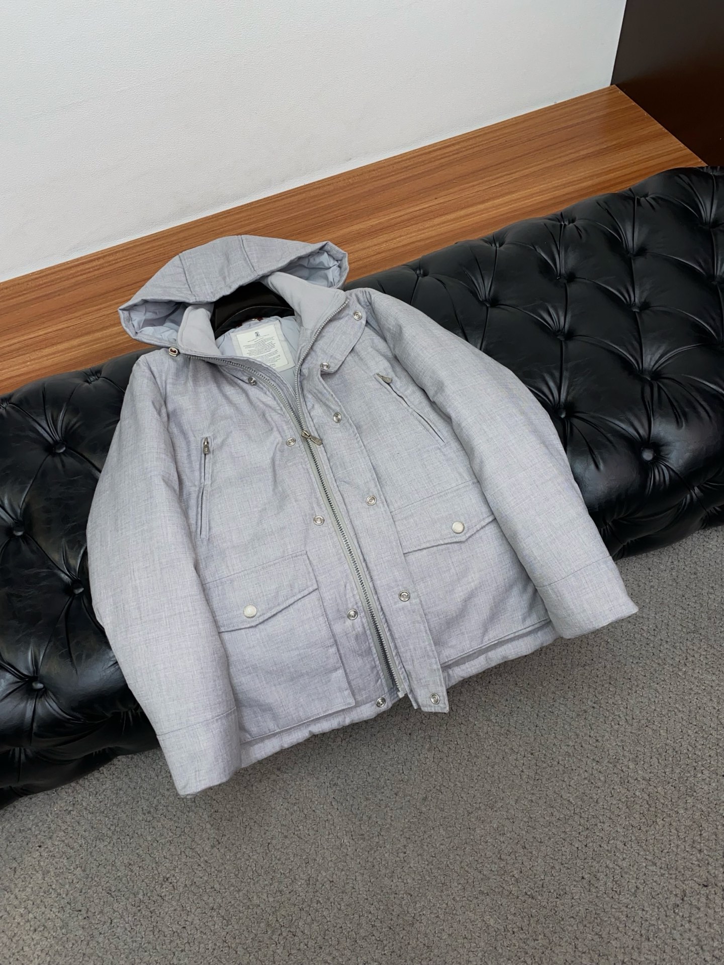 BC 羽绒服25年最新款商务羽绒外套 定制面料 设计便足以吸引你的目光。不仅为整体造型增添了一份干练与精