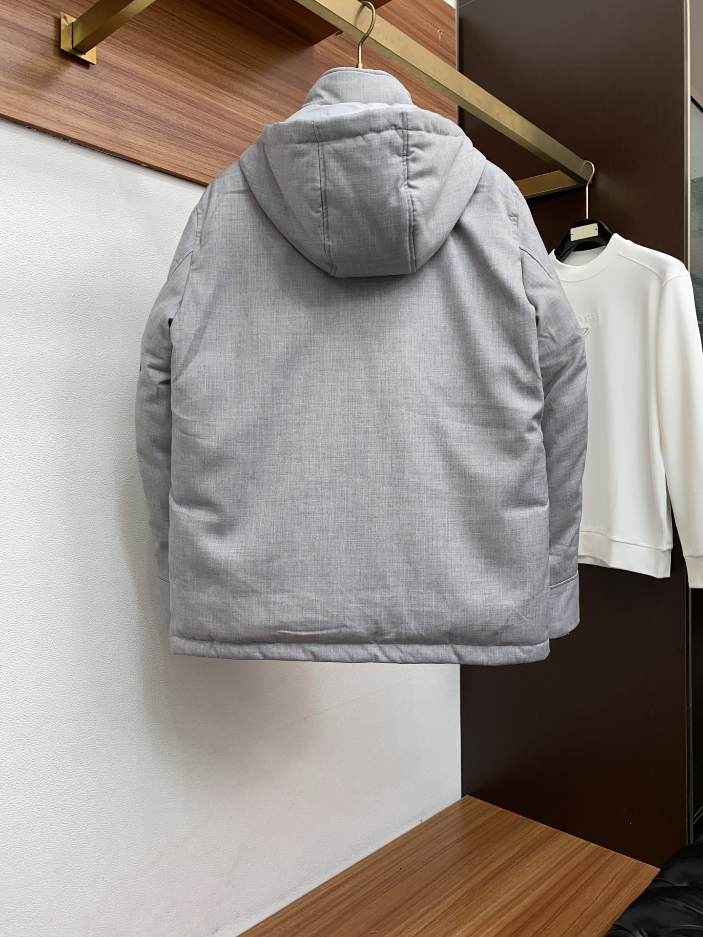 BC 羽绒服25年最新款商务羽绒外套 定制面料 设计便足以吸引你的目光。不仅为整体造型增添了一份干练与精