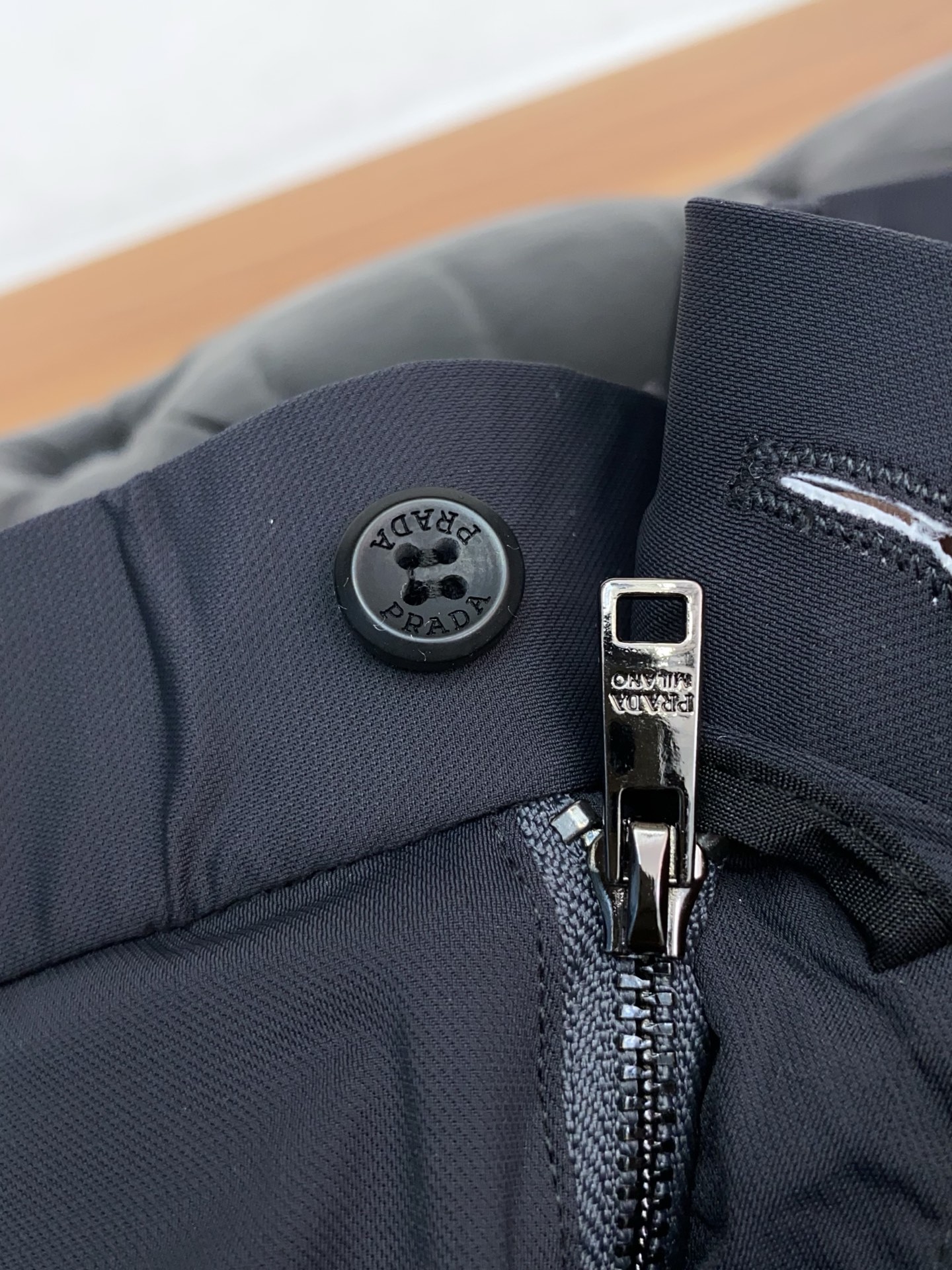 普拉达 2026ss 春夏 新品 原单男士西装休闲裤 每季必出的类型，无需质疑的热卖王牌单品，符合四季最