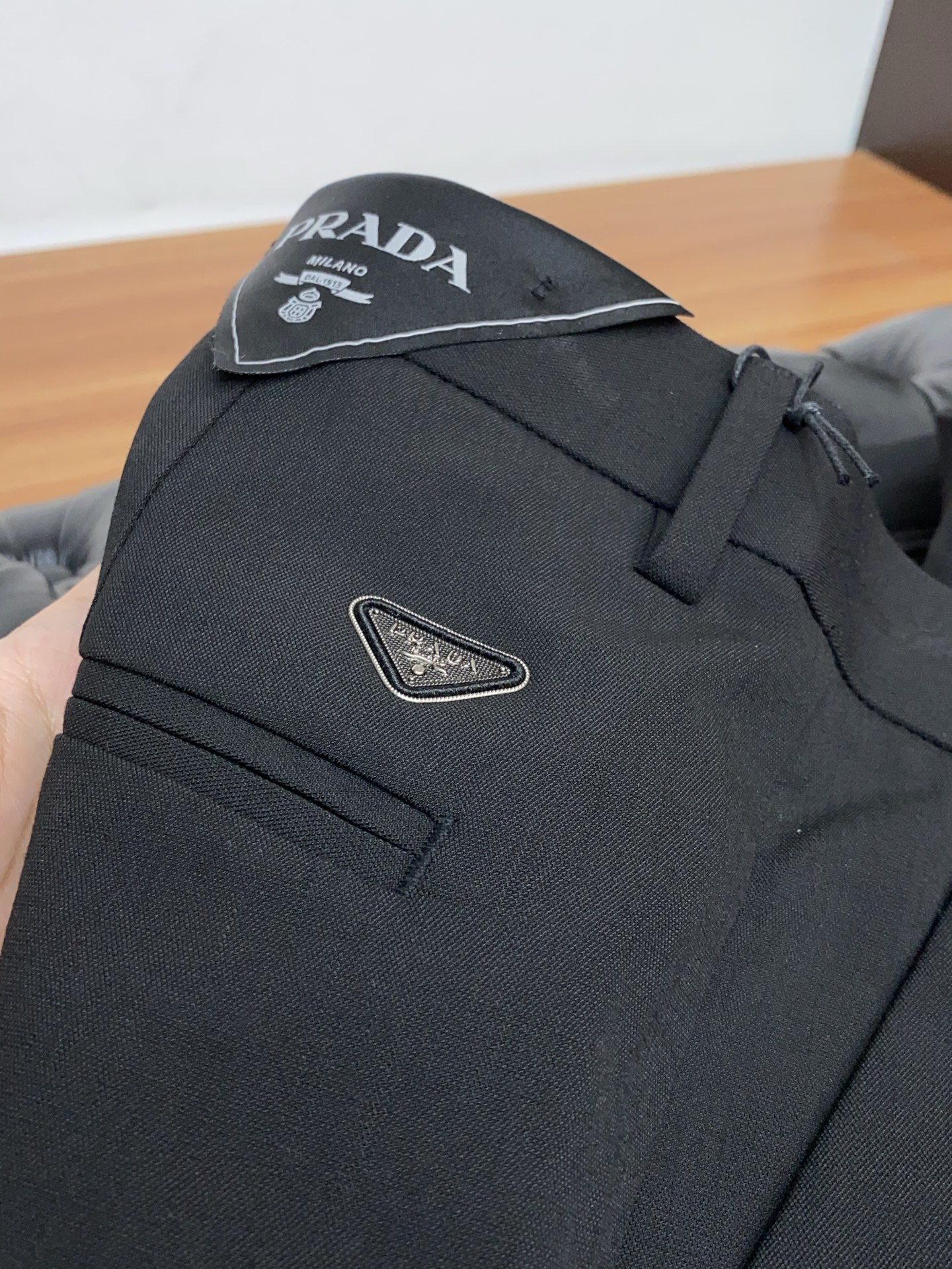 普拉达 2026ss 春夏 新品 原单男士西装休闲裤 每季必出的类型，无需质疑的热卖王牌单品，符合四季最