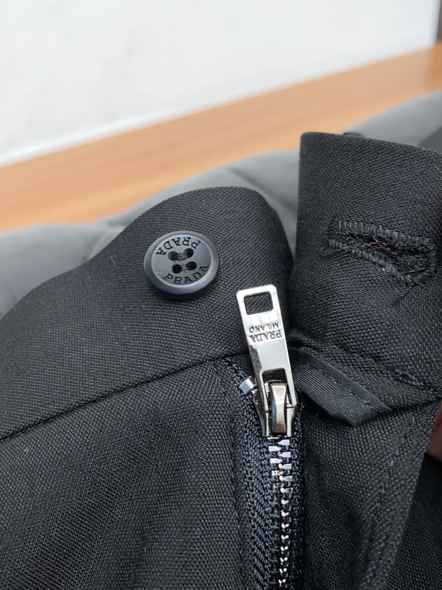 普拉达 2026ss 春夏 新品 原单男士西装休闲裤 每季必出的类型，无需质疑的热卖王牌单品，符合四季最