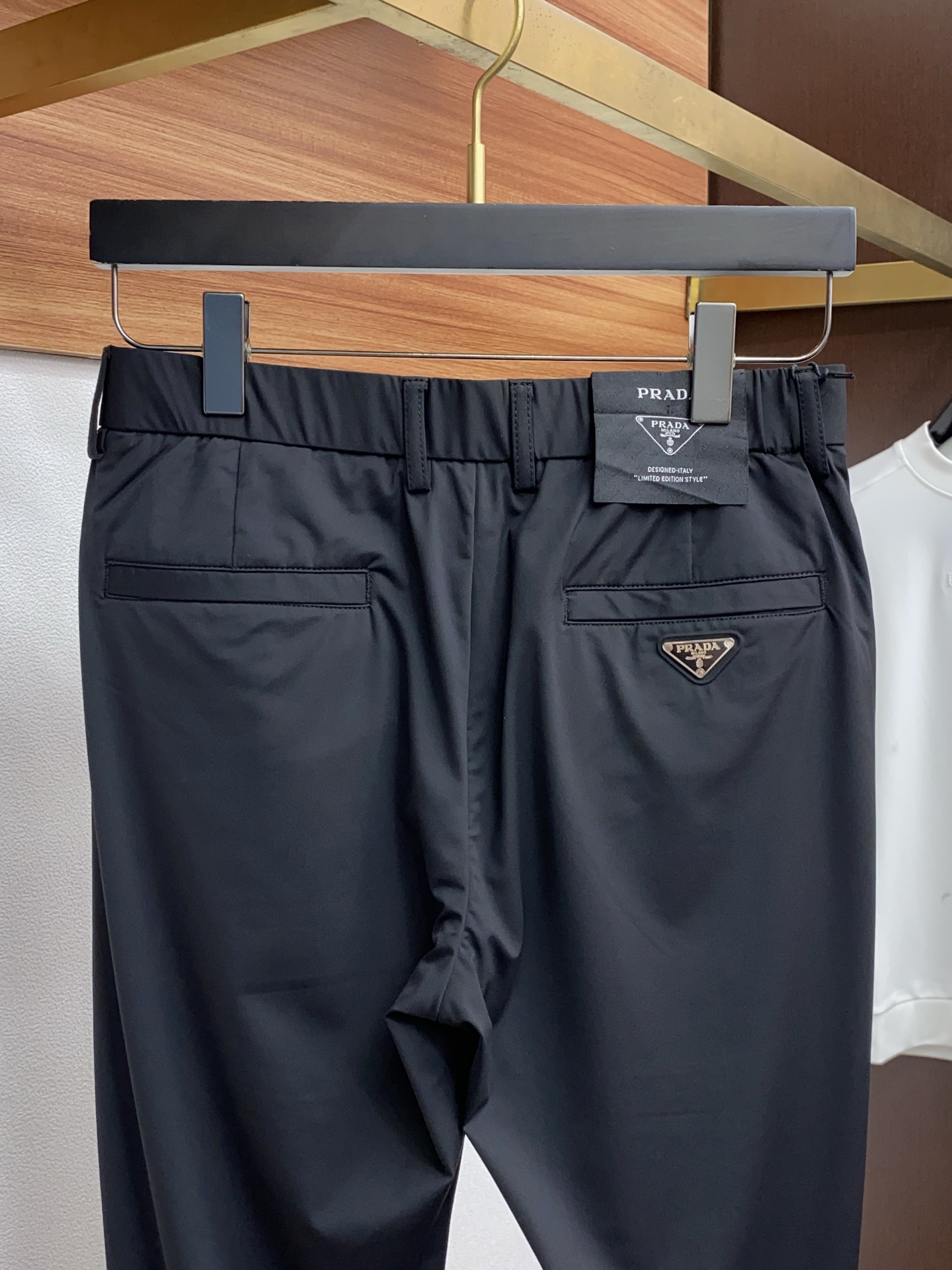 普拉达 2026ss 春夏 新品 原单男士西装休闲裤 每季必出的类型，无需质疑的热卖王牌单品，符合四季最