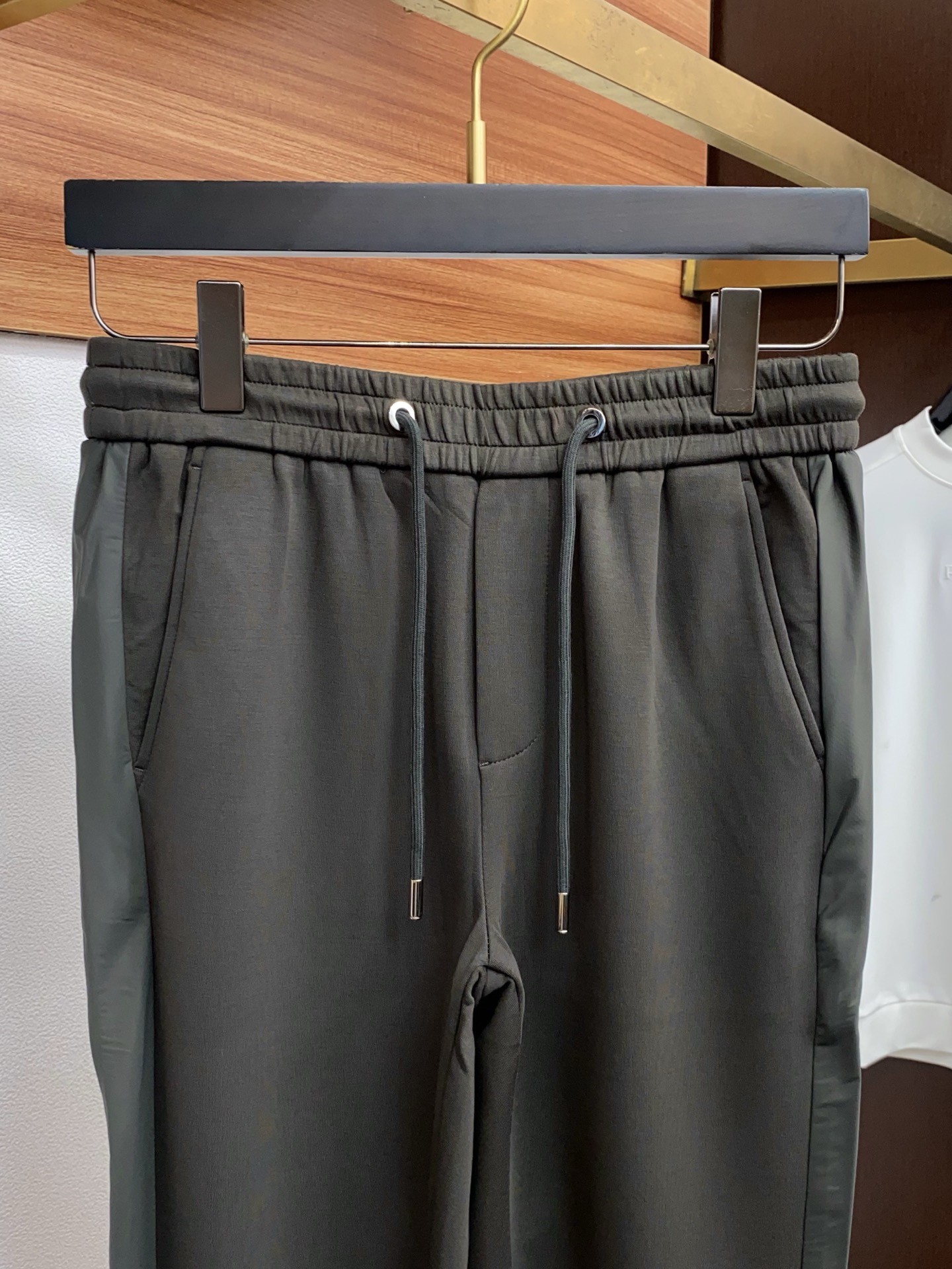 普拉达 秋冬新款休闲裤，老钱风格强势上新，新款不断！！！高级纯棉面料寒冬保暖神器，男士休闲长裤，整体蓬松