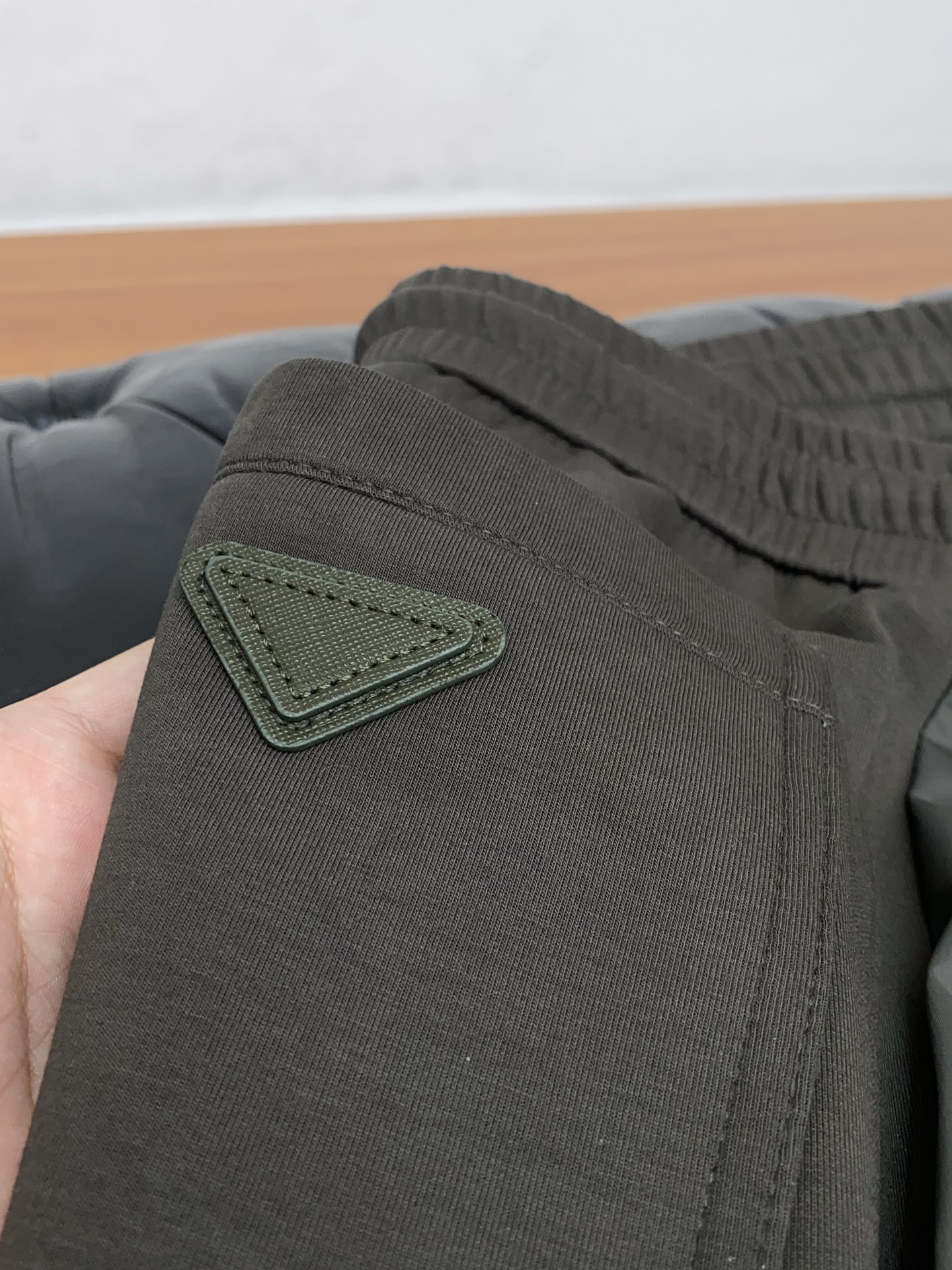 普拉达 秋冬新款休闲裤，老钱风格强势上新，新款不断！！！高级纯棉面料寒冬保暖神器，男士休闲长裤，整体蓬松