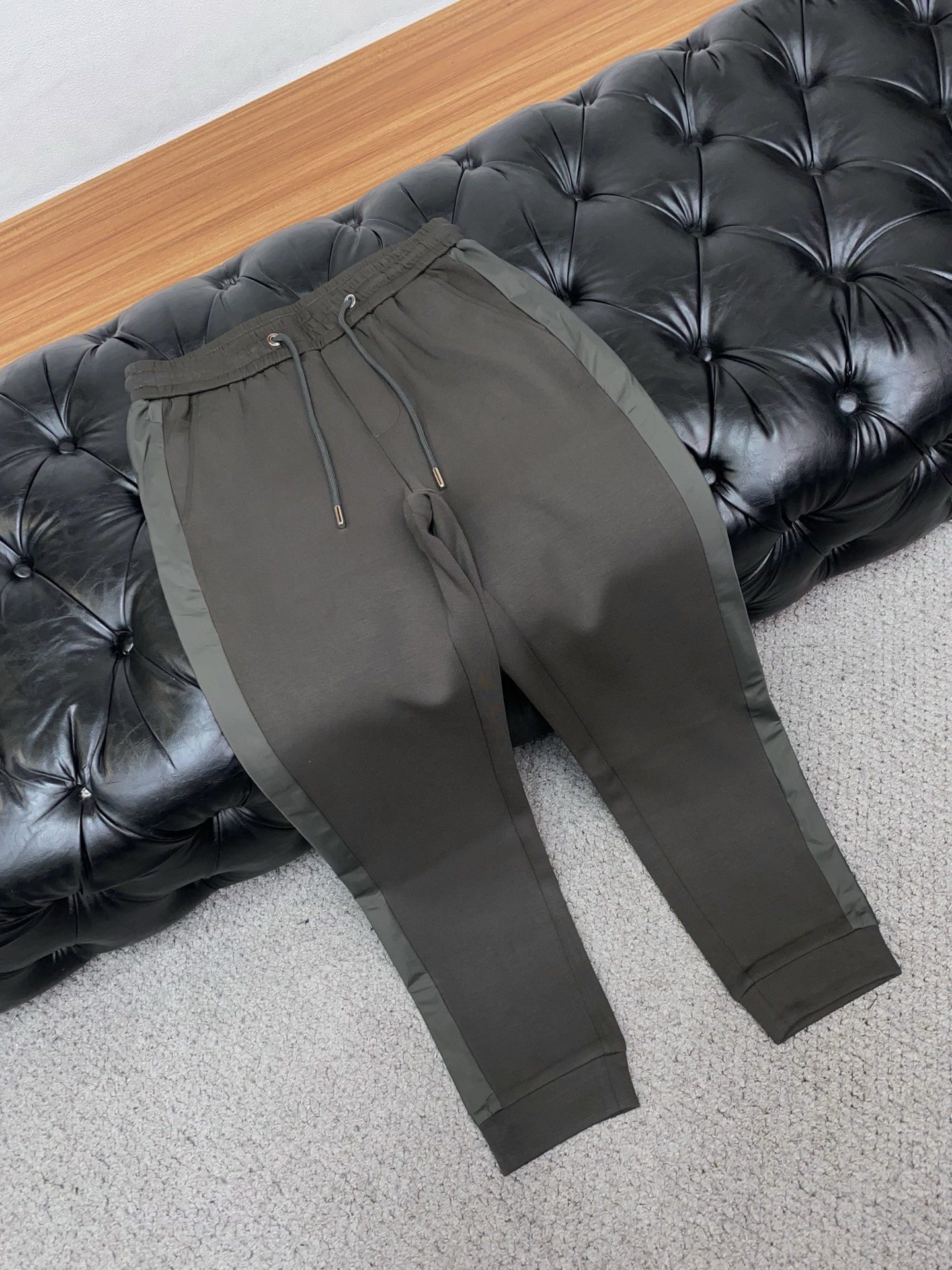 普拉达 秋冬新款休闲裤，老钱风格强势上新，新款不断！！！高级纯棉面料寒冬保暖神器，男士休闲长裤，整体蓬松