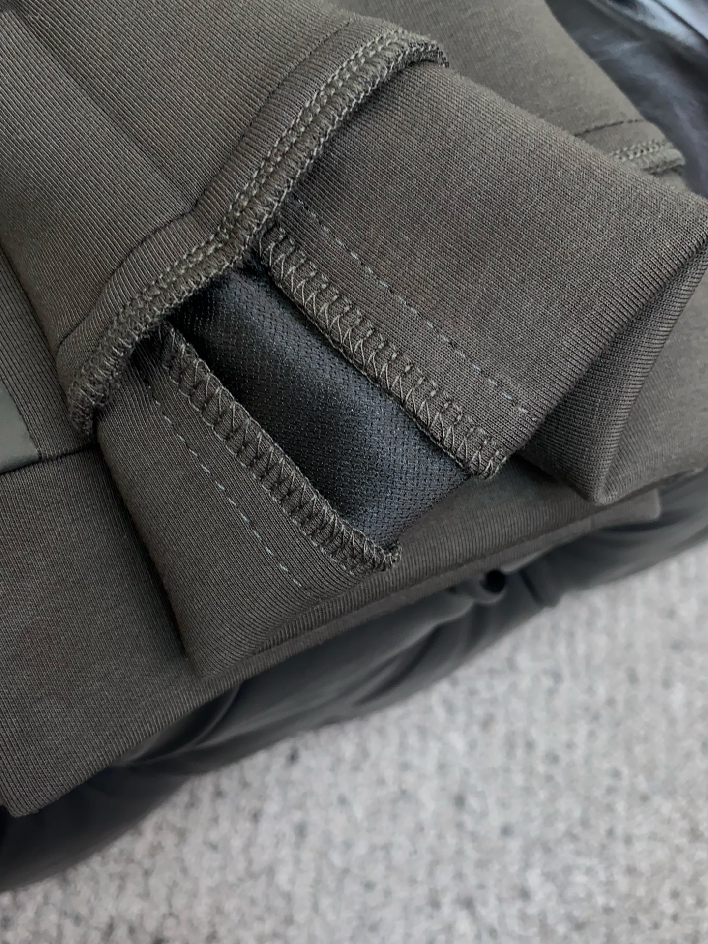 普拉达 秋冬新款休闲裤，老钱风格强势上新，新款不断！！！高级纯棉面料寒冬保暖神器，男士休闲长裤，整体蓬松