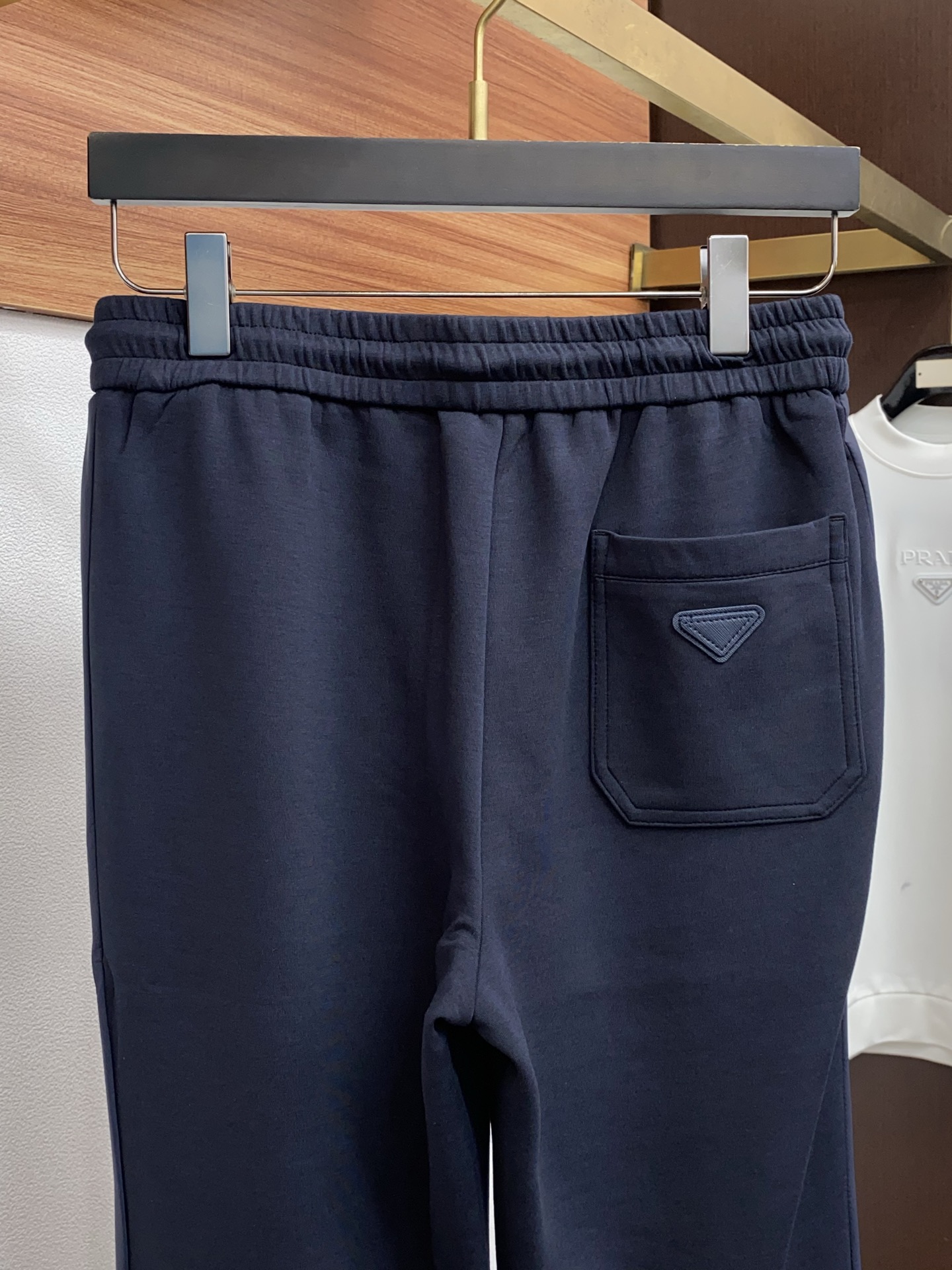 普拉达 秋冬新款休闲裤，老钱风格强势上新，新款不断！！！高级纯棉面料寒冬保暖神器，男士休闲长裤，整体蓬松