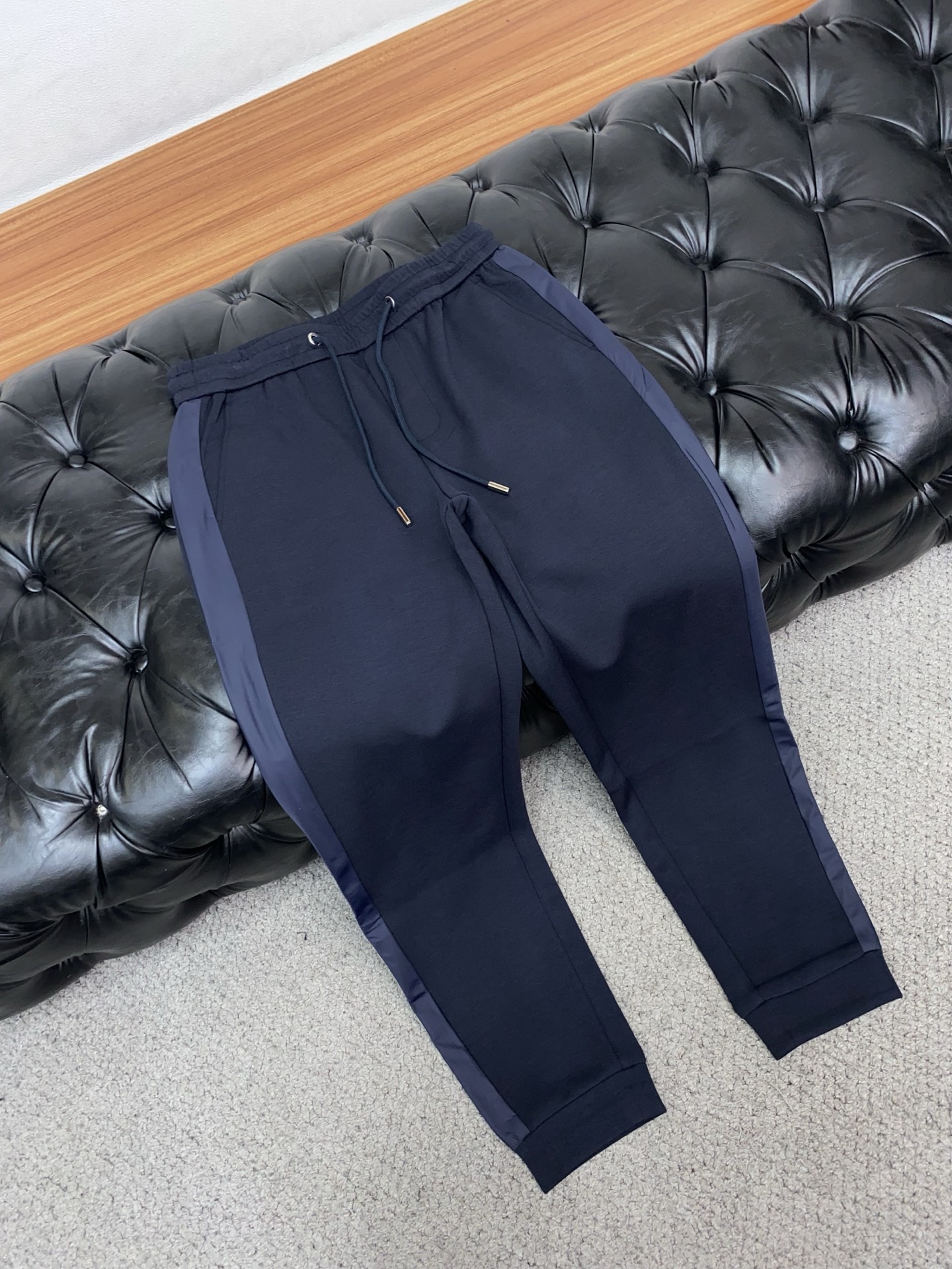 普拉达 秋冬新款休闲裤，老钱风格强势上新，新款不断！！！高级纯棉面料寒冬保暖神器，男士休闲长裤，整体蓬松