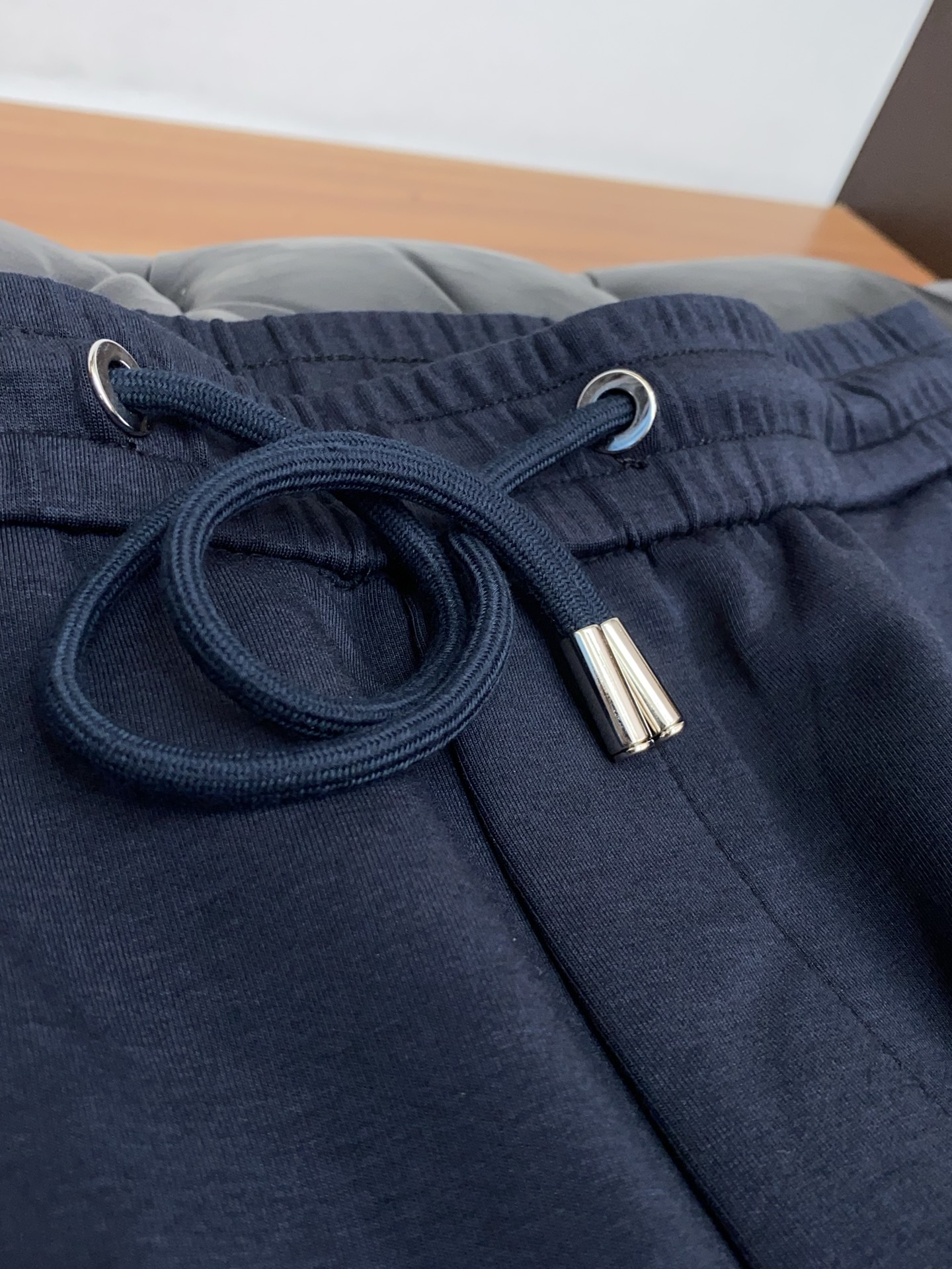 普拉达 秋冬新款休闲裤，老钱风格强势上新，新款不断！！！高级纯棉面料寒冬保暖神器，男士休闲长裤，整体蓬松