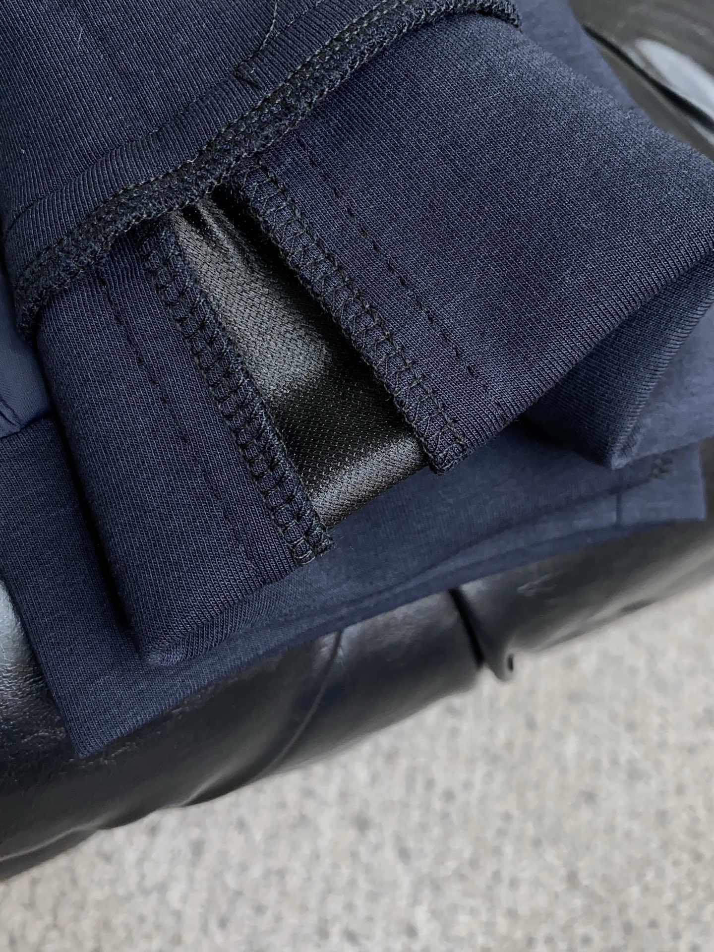 普拉达 秋冬新款休闲裤，老钱风格强势上新，新款不断！！！高级纯棉面料寒冬保暖神器，男士休闲长裤，整体蓬松