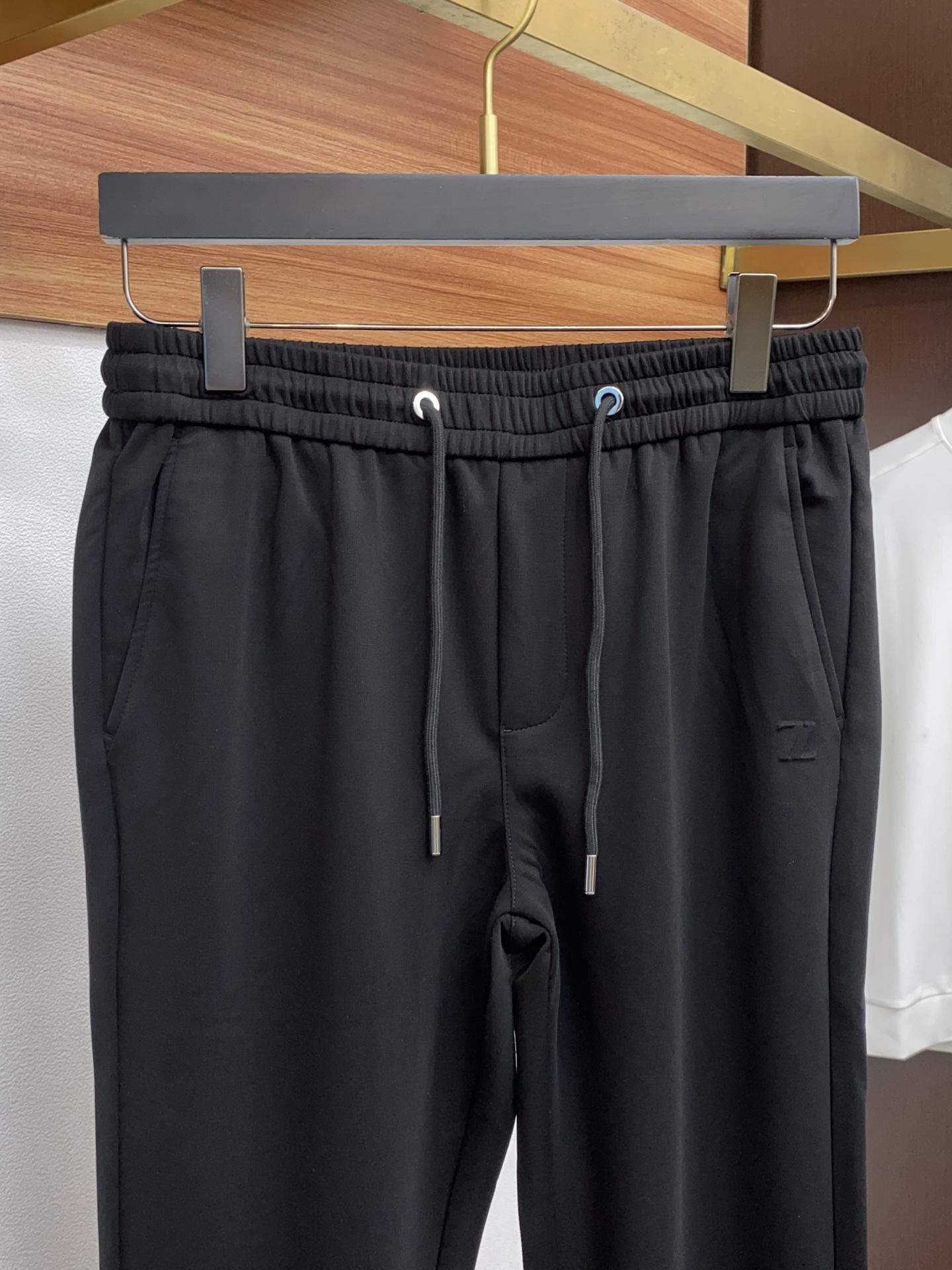 杰尼亚 秋冬新款休闲裤，老钱风格强势上新，新款不断！！！高级纯棉面料，寒冬保暖神器，男士休闲长裤，整体蓬