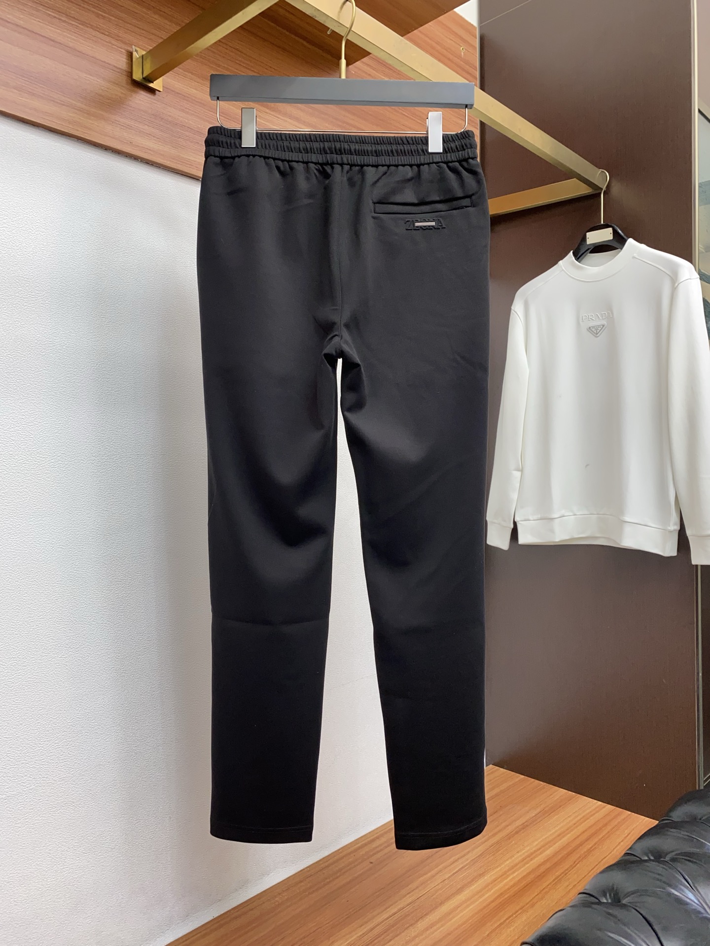 杰尼亚 秋冬新款休闲裤，老钱风格强势上新，新款不断！！！高级纯棉面料，寒冬保暖神器，男士休闲长裤，整体蓬