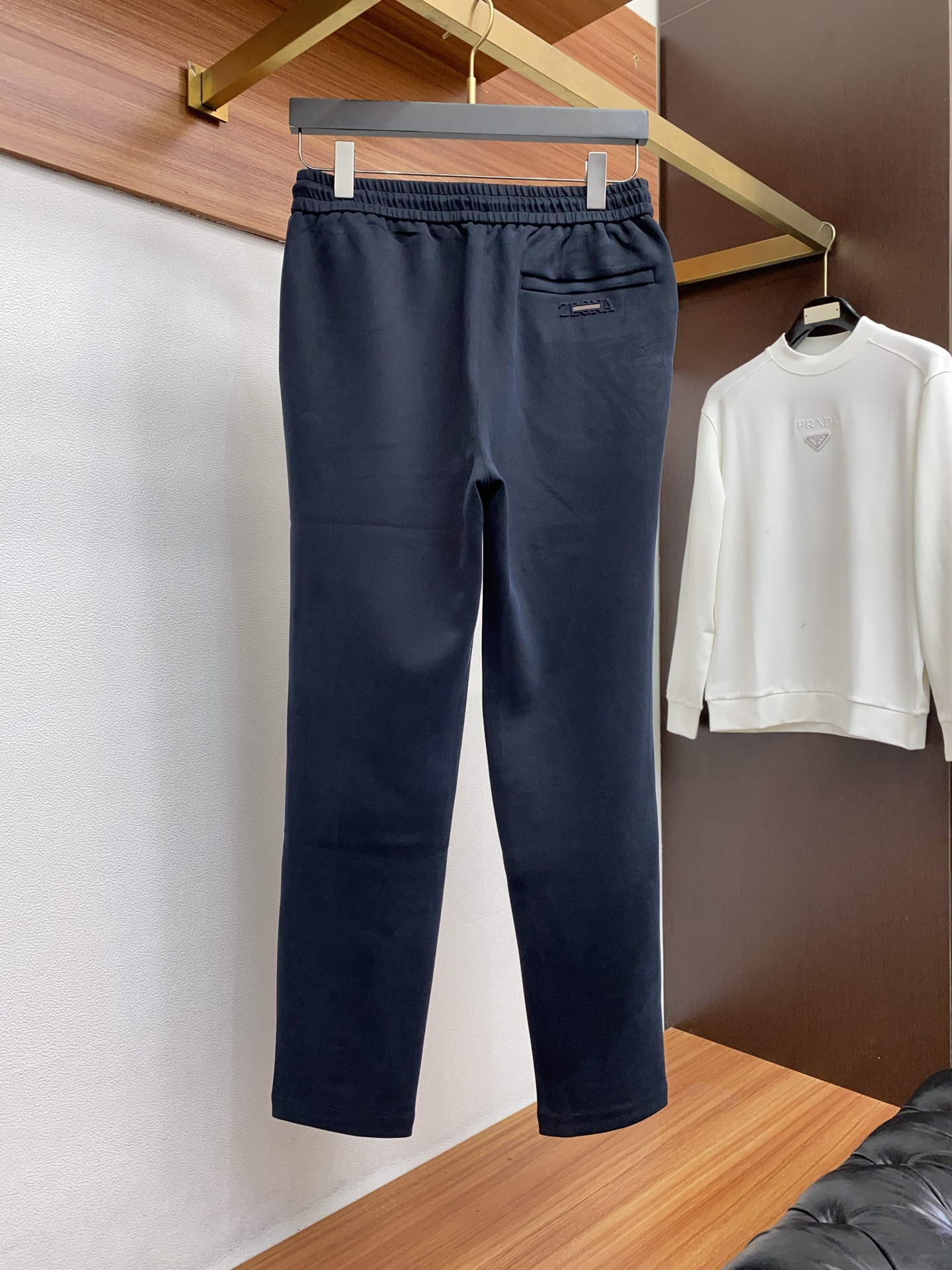 杰尼亚 秋冬新款休闲裤，老钱风格强势上新，新款不断！！！高级纯棉面料，寒冬保暖神器，男士休闲长裤，整体蓬