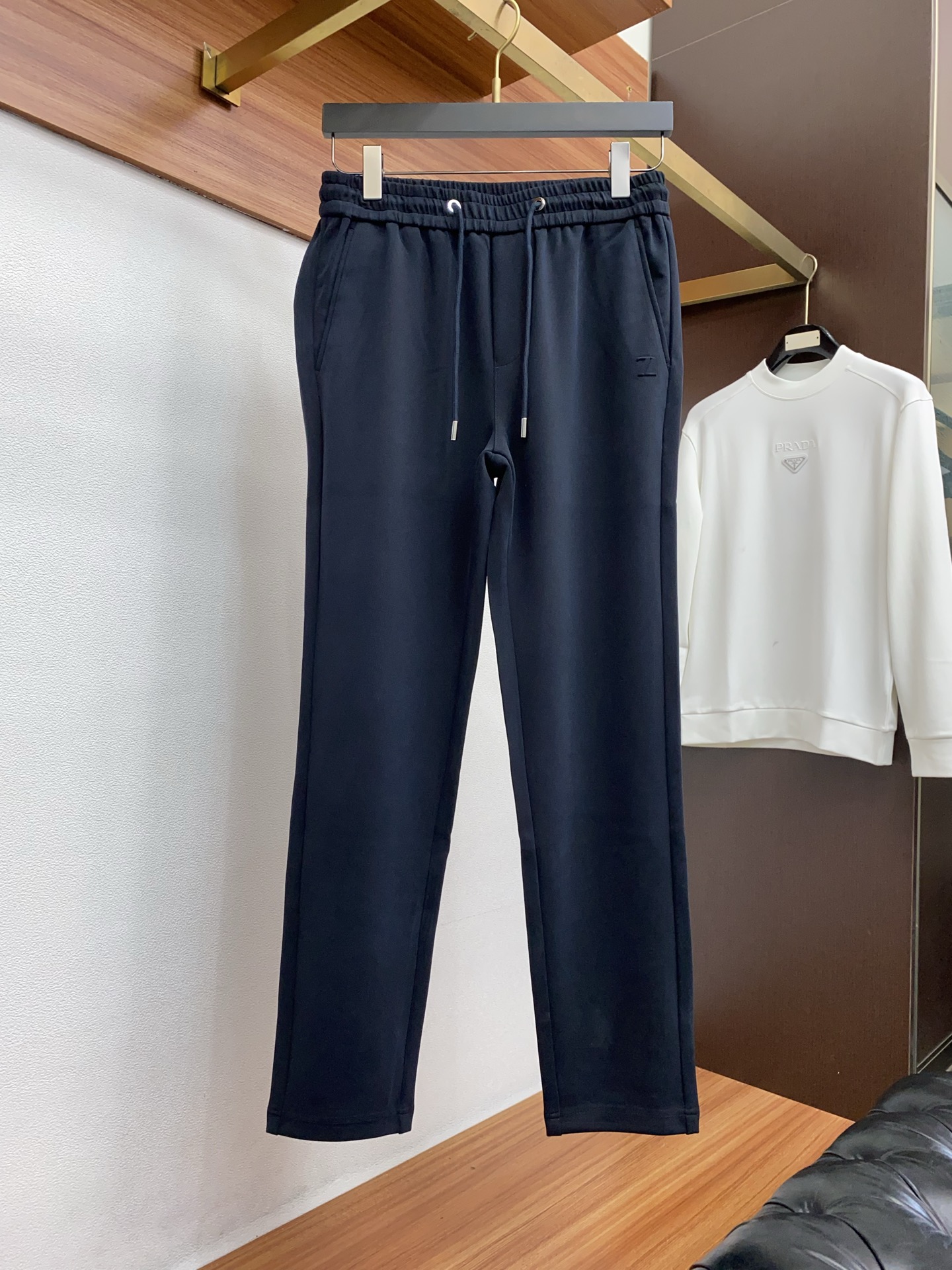 杰尼亚 秋冬新款休闲裤，老钱风格强势上新，新款不断！！！高级纯棉面料，寒冬保暖神器，男士休闲长裤，整体蓬