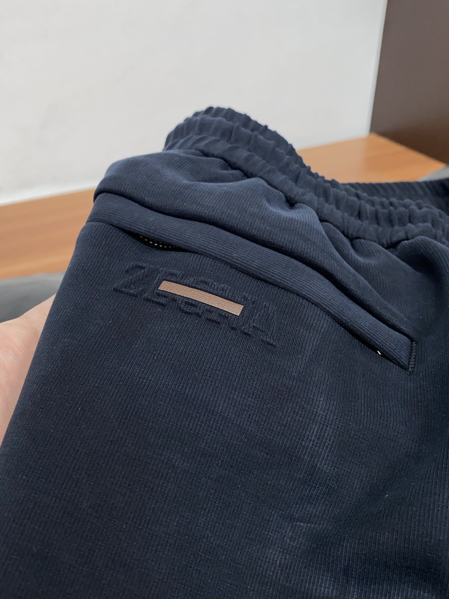 杰尼亚 秋冬新款休闲裤，老钱风格强势上新，新款不断！！！高级纯棉面料，寒冬保暖神器，男士休闲长裤，整体蓬