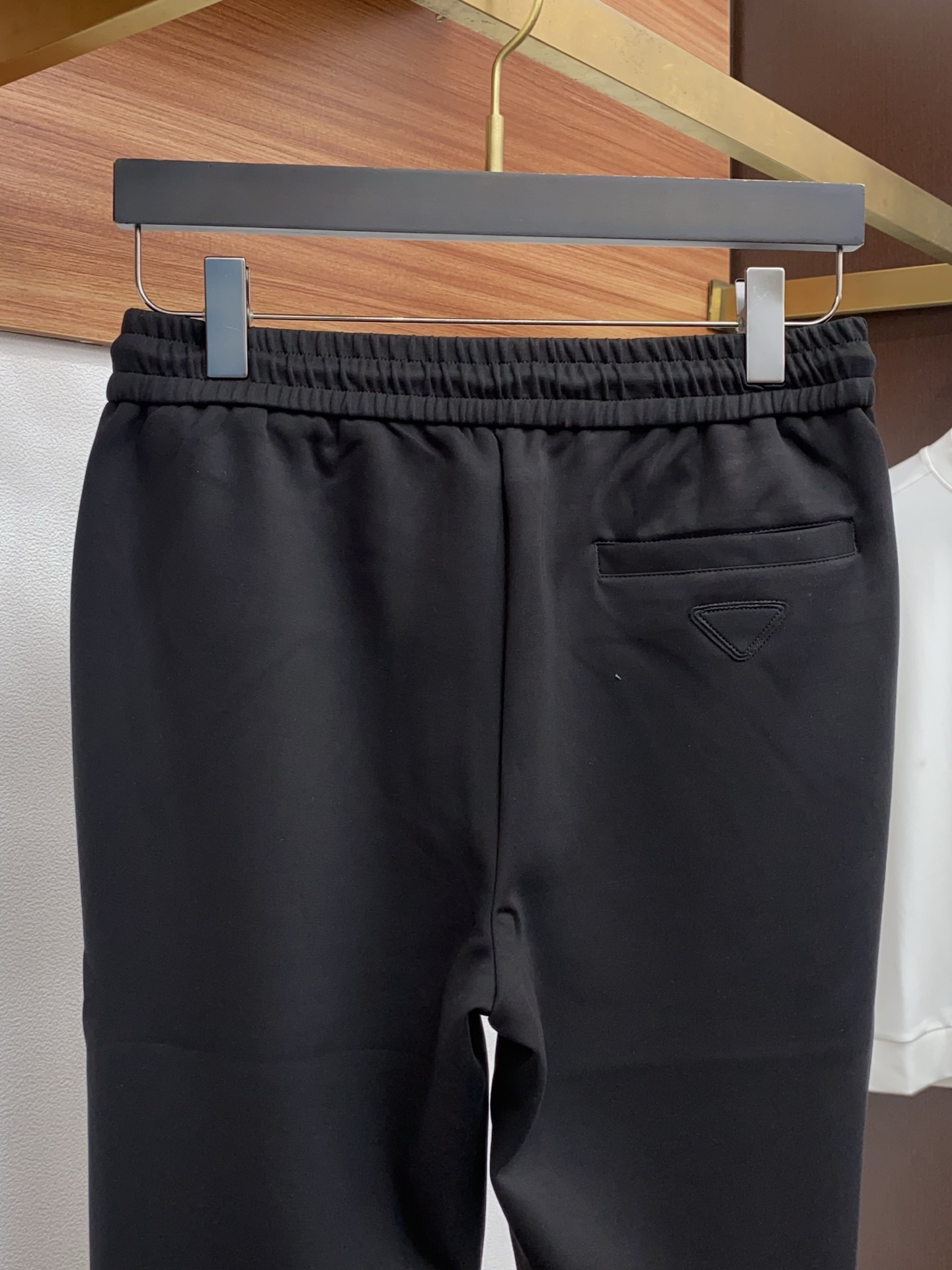 普拉达 秋冬新款休闲裤，老钱风格强势上新，新款不断！！！高级纯棉面料，寒冬保暖神器，男士休闲长裤，整体蓬