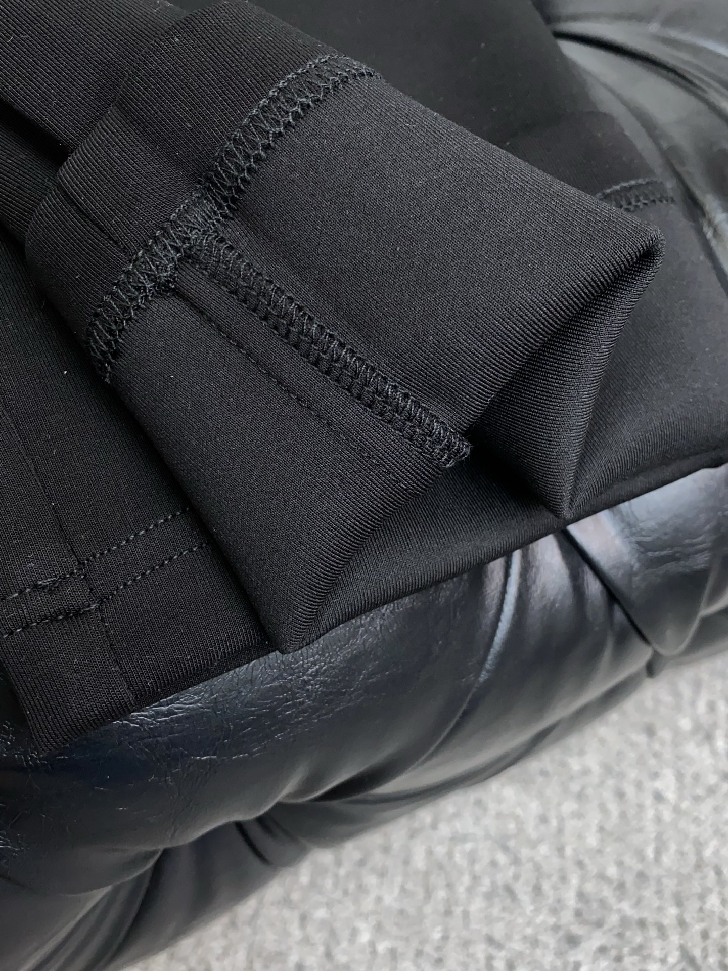 普拉达 秋冬新款休闲裤，老钱风格强势上新，新款不断！！！高级纯棉面料，寒冬保暖神器，男士休闲长裤，整体蓬