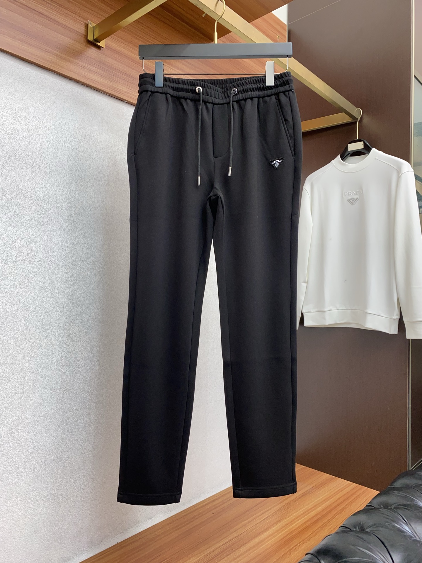 普拉达 秋冬新款休闲裤，老钱风格强势上新，新款不断！！！高级纯棉面料，寒冬保暖神器，男士休闲长裤，整体蓬