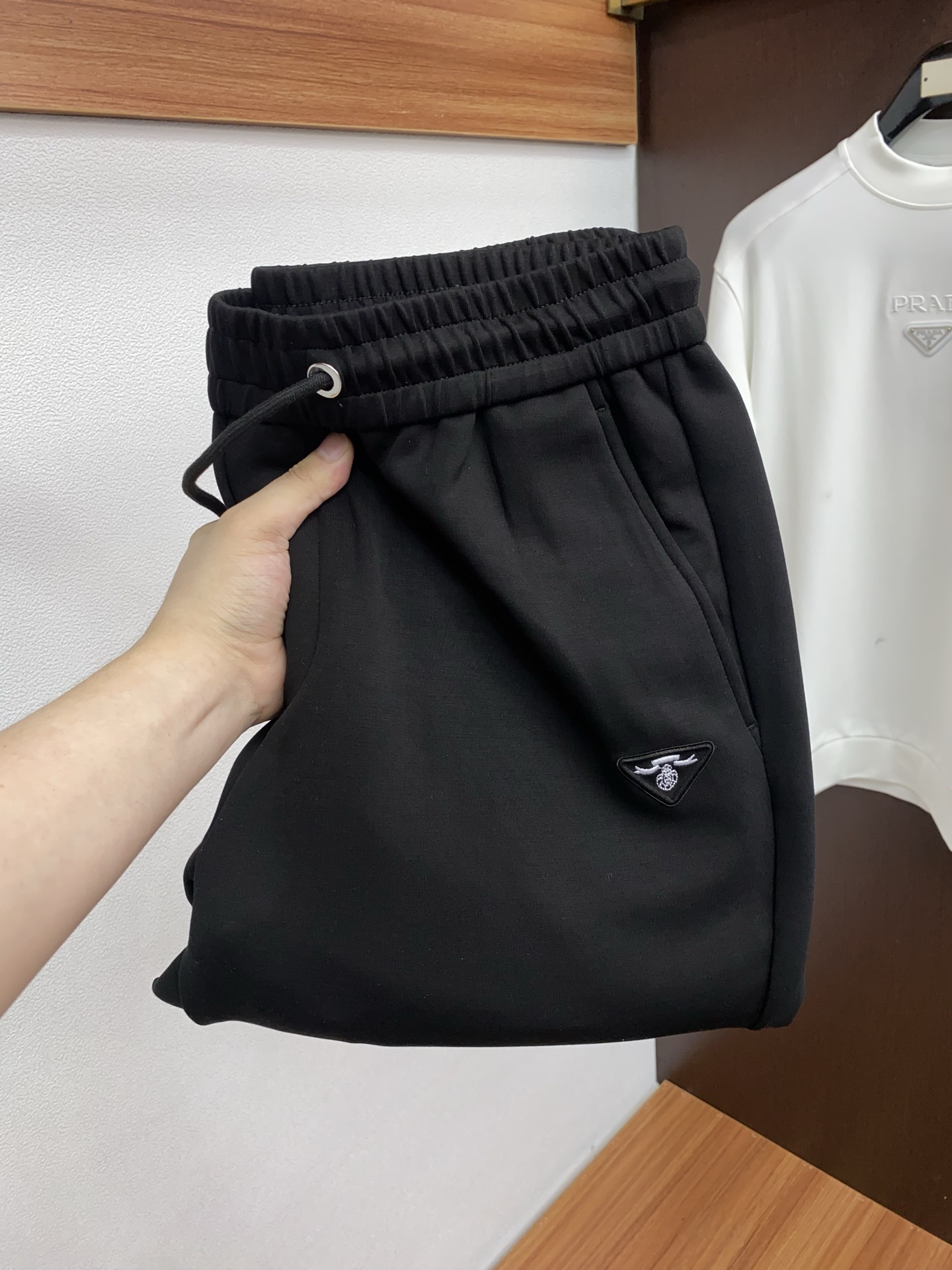 普拉达 秋冬新款休闲裤，老钱风格强势上新，新款不断！！！高级纯棉面料，寒冬保暖神器，男士休闲长裤，整体蓬