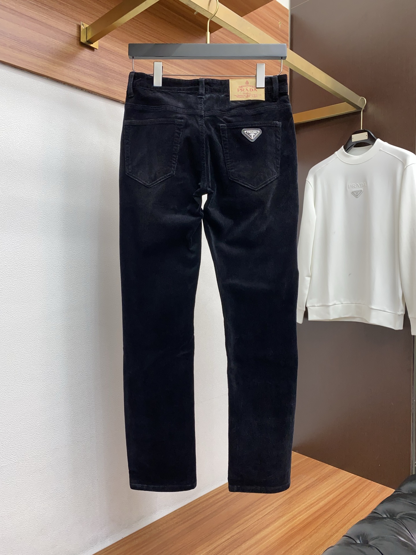 普拉达 2025SS秋冬 新品 原单男士修身牛仔休闲裤 纯血统品 G柜7000+ 每季必出的类型，无需质