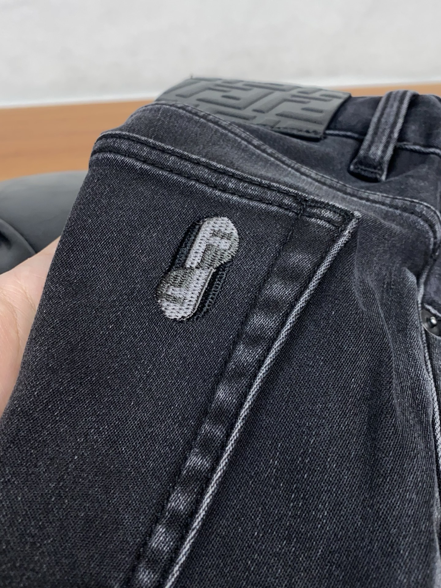 芬迪 2025SS秋冬 新品 原单男士修身牛仔休闲裤 纯血统品 G柜7000+ 每季必出的类型，无需质疑