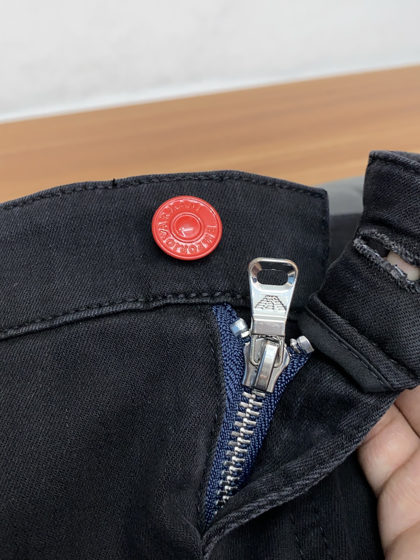 阿玛尼 2026ss春夏新款修身小直筒牛仔裤 完美洗水工艺 定制顶级五金logo 独家定制微弹面料 码数