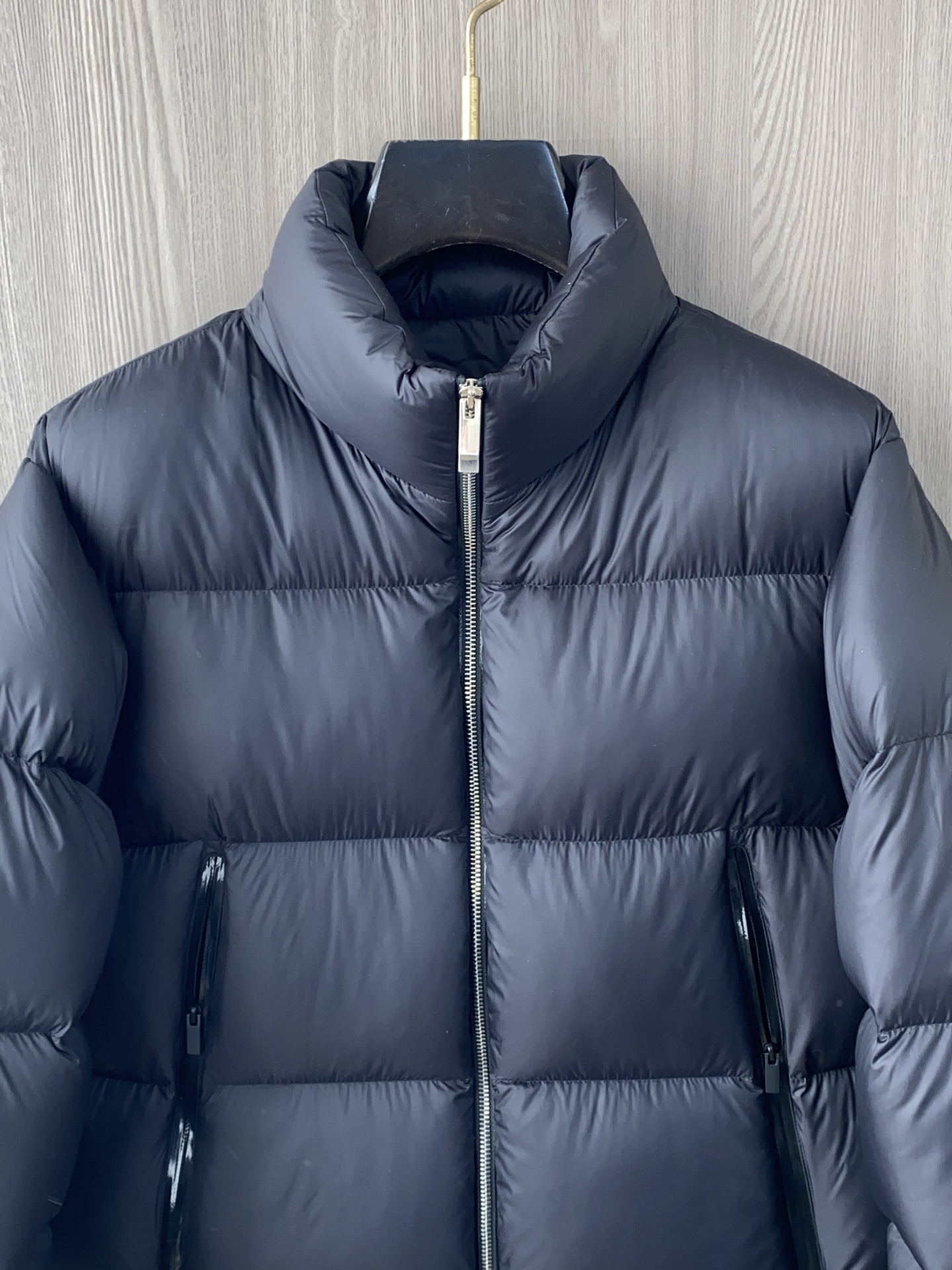 蒙口 25秋冬男士时尚鹅绒羽绒服 轻奢时尚休闲风格，轻盈保暖柔软！低调系列时尚百搭，就是有型！香港贸易订