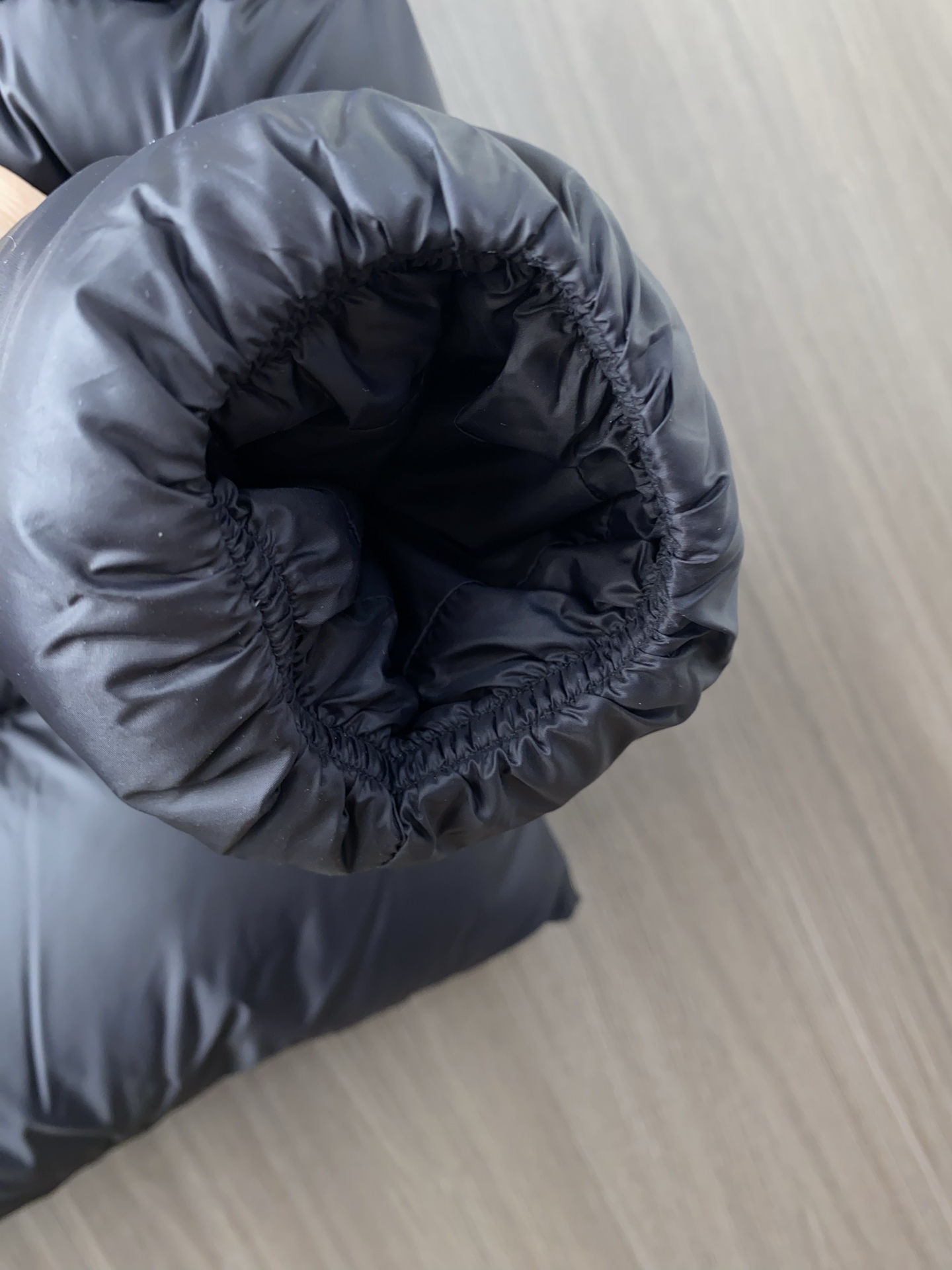 蒙口 25秋冬男士时尚鹅绒羽绒服 轻奢时尚休闲风格，轻盈保暖柔软！低调系列时尚百搭，就是有型！香港贸易订