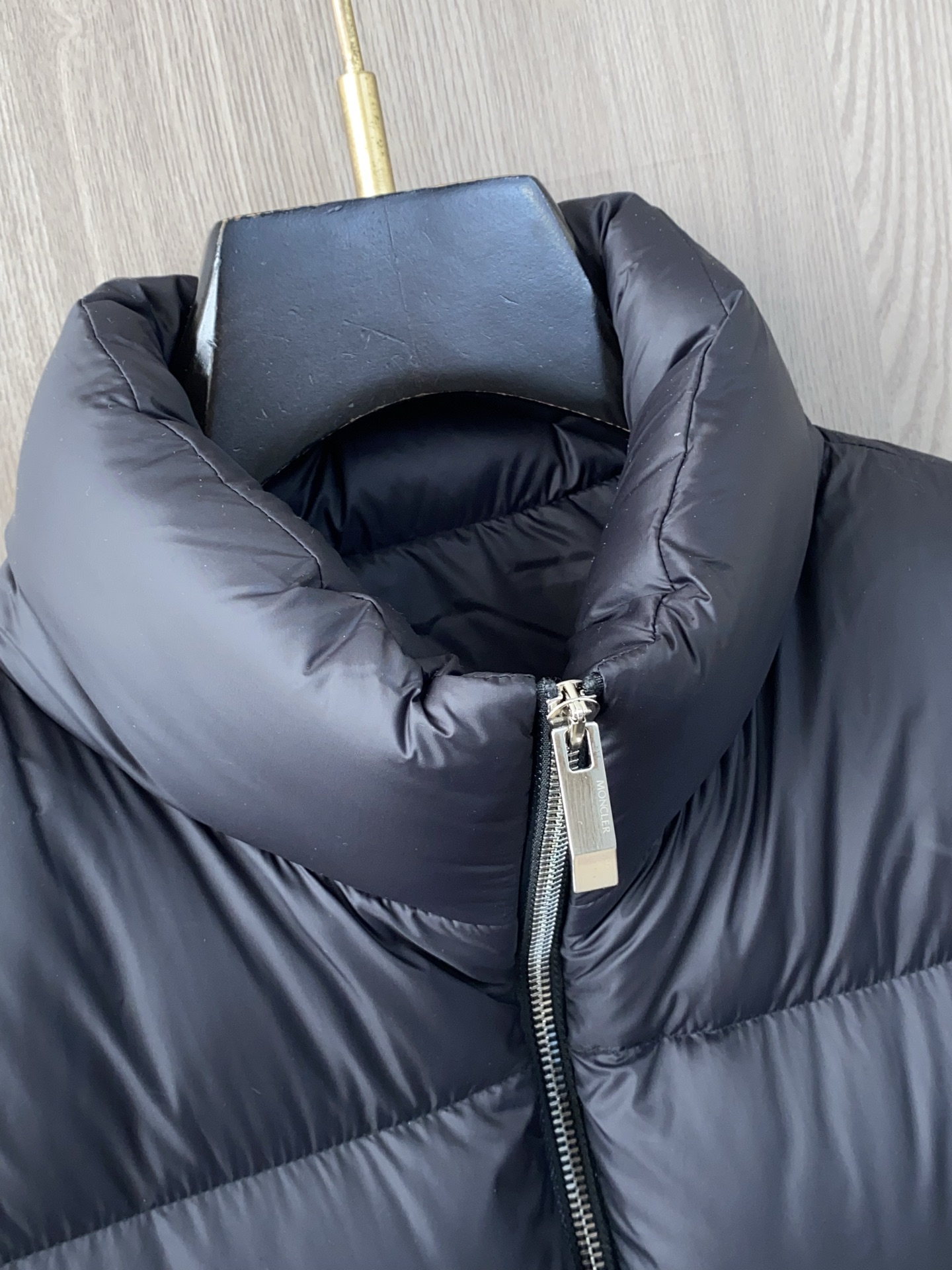 蒙口 25秋冬男士时尚鹅绒羽绒服 轻奢时尚休闲风格，轻盈保暖柔软！低调系列时尚百搭，就是有型！香港贸易订