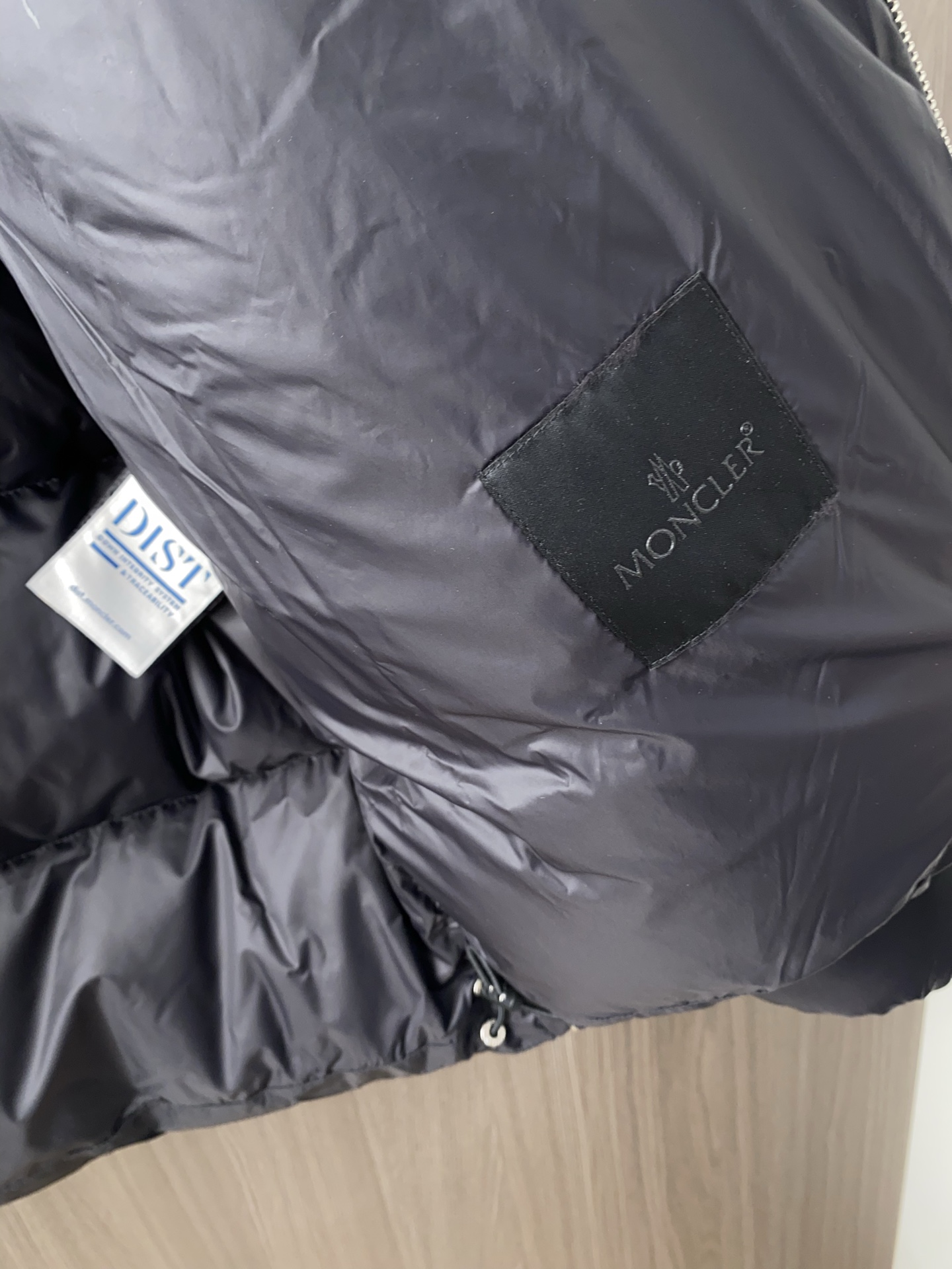 蒙口 25秋冬男士时尚鹅绒羽绒服 轻奢时尚休闲风格，轻盈保暖柔软！低调系列时尚百搭，就是有型！香港贸易订