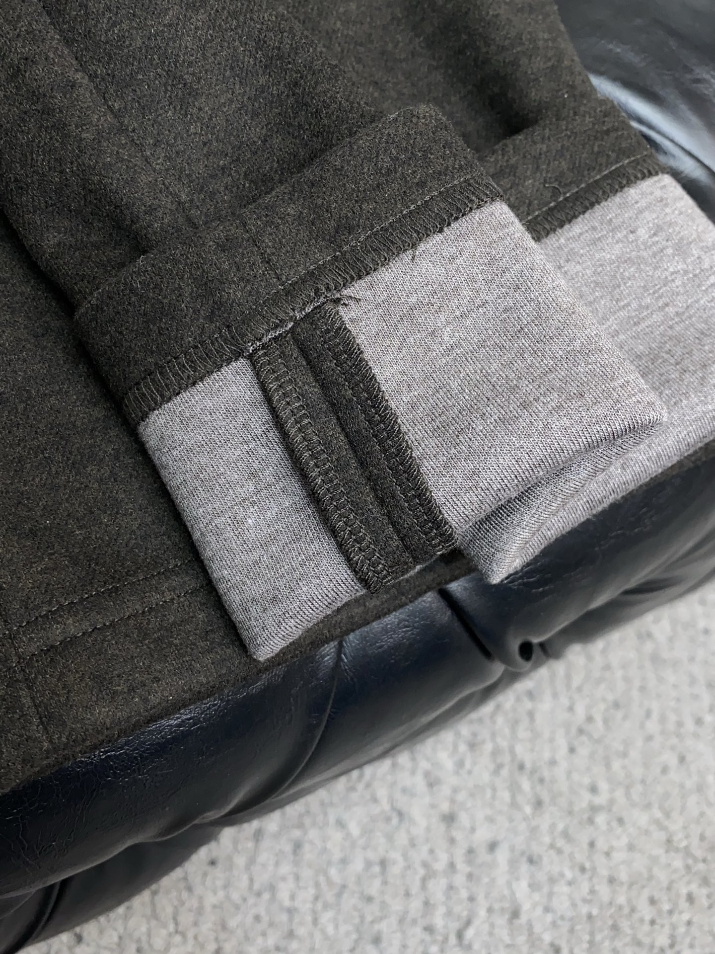 1v路易威登 2025 秋冬定制桑蚕丝羊绒休闲裤 干净利落剪裁，都市风十足 采用精纺面料手感软糯干爽，上