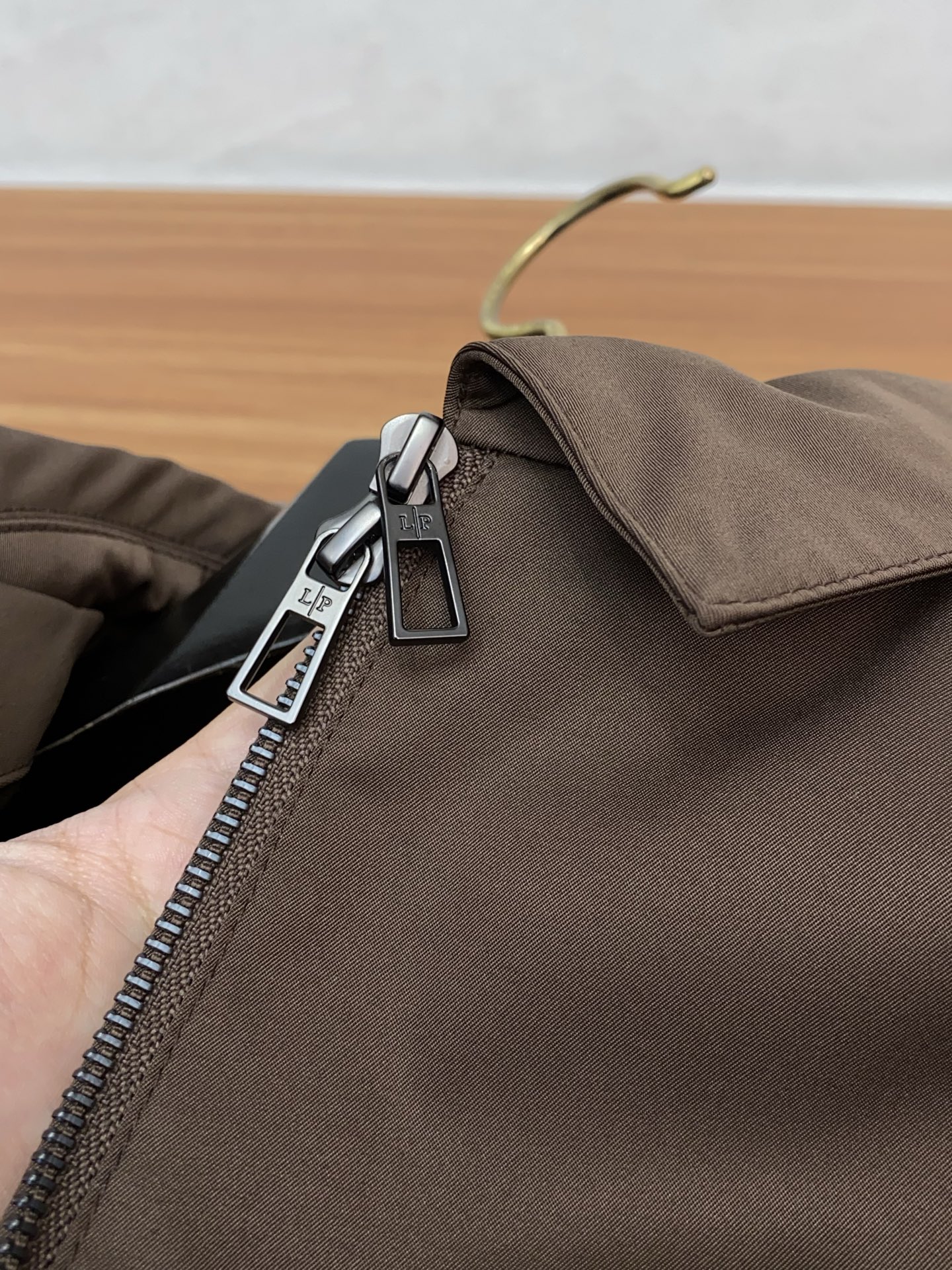 lP🆕 诺悠翩雅 2025秋冬新款翻领棉衣 夹克 原版1:1订制五金配件全进口原版定制 欢迎专柜对比 绝