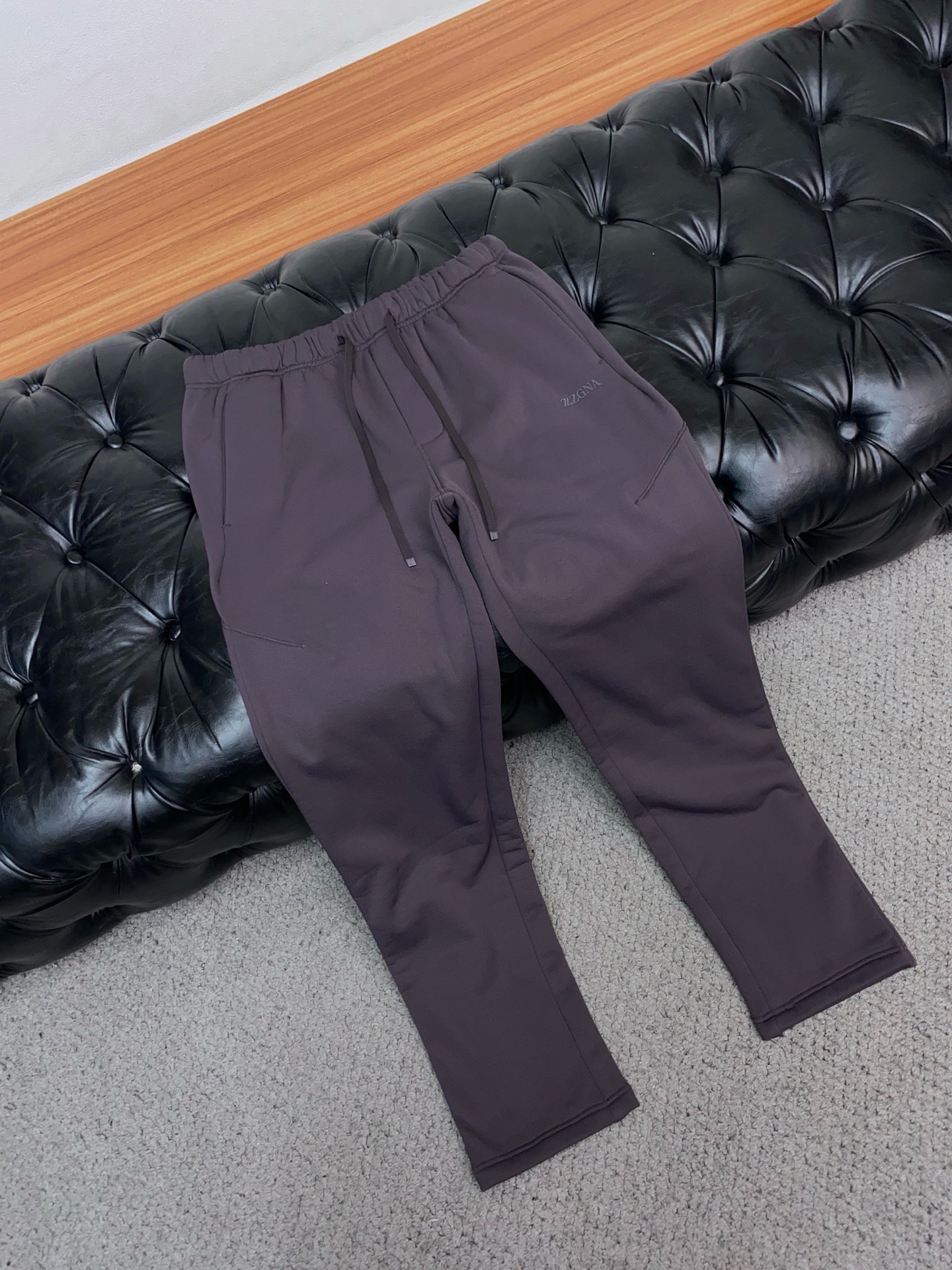 杰尼亚 25S秋冬男新款工艺休闲裤.定制纯棉加绒裤！经典！！！高端纯棉复合高级不倒绒面料打造.贴身质地柔