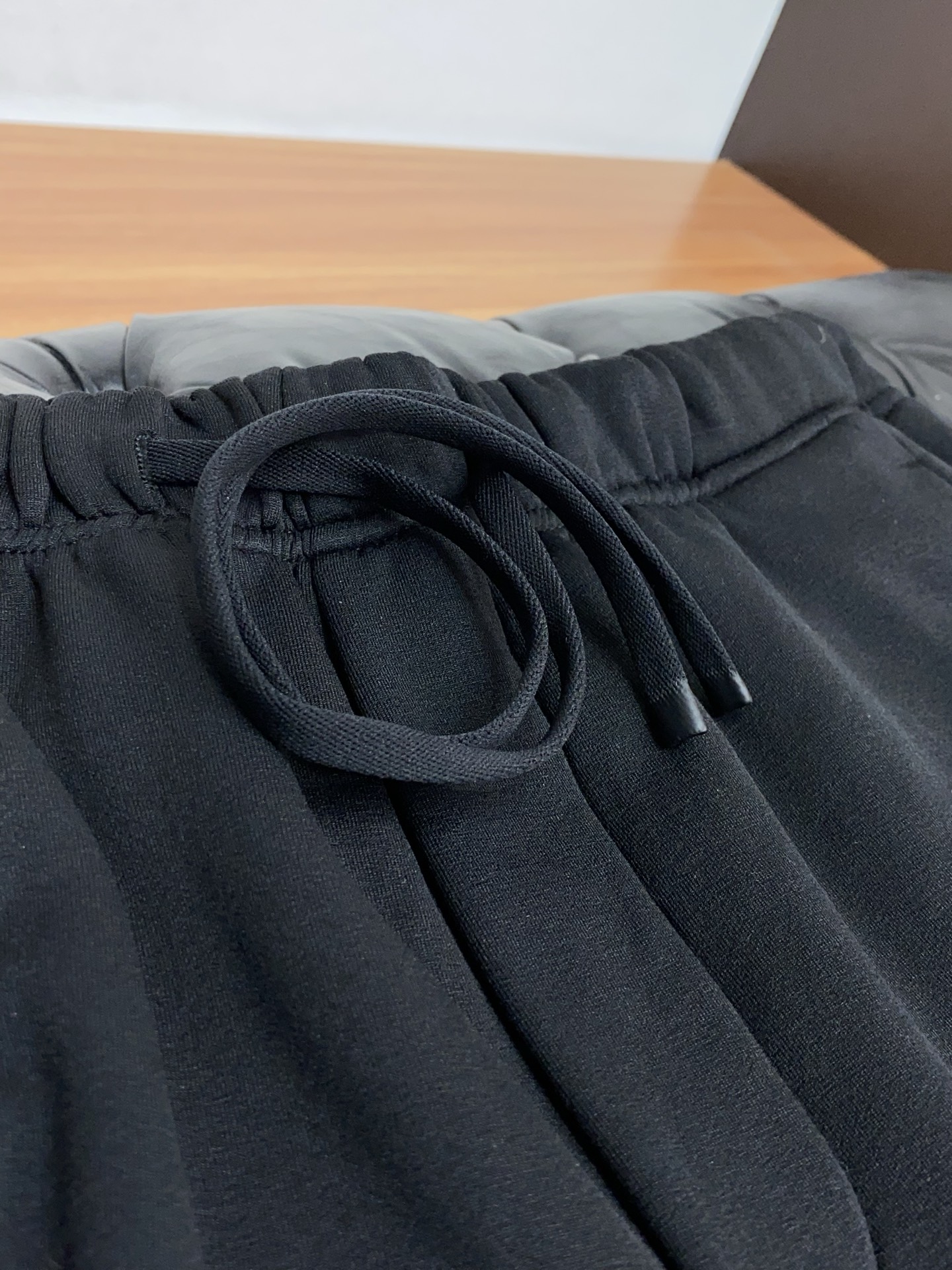 杰尼亚 25S秋冬男新款工艺休闲裤.定制纯棉加绒裤！经典！！！高端纯棉复合高级不倒绒面料打造.贴身质地柔