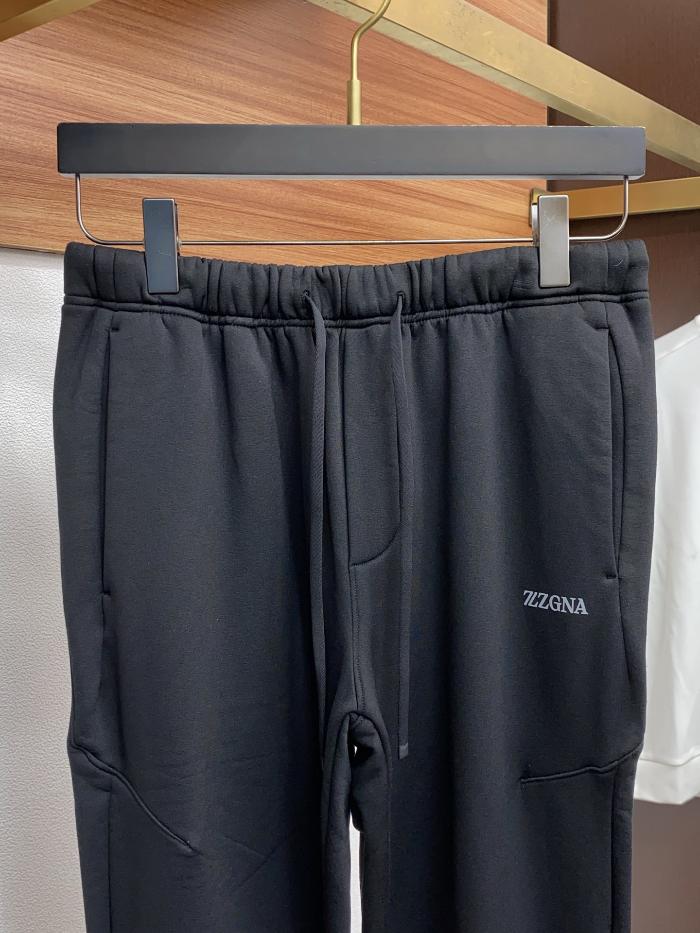 杰尼亚 25S秋冬男新款工艺休闲裤.定制纯棉加绒裤！经典！！！高端纯棉复合高级不倒绒面料打造.贴身质地柔