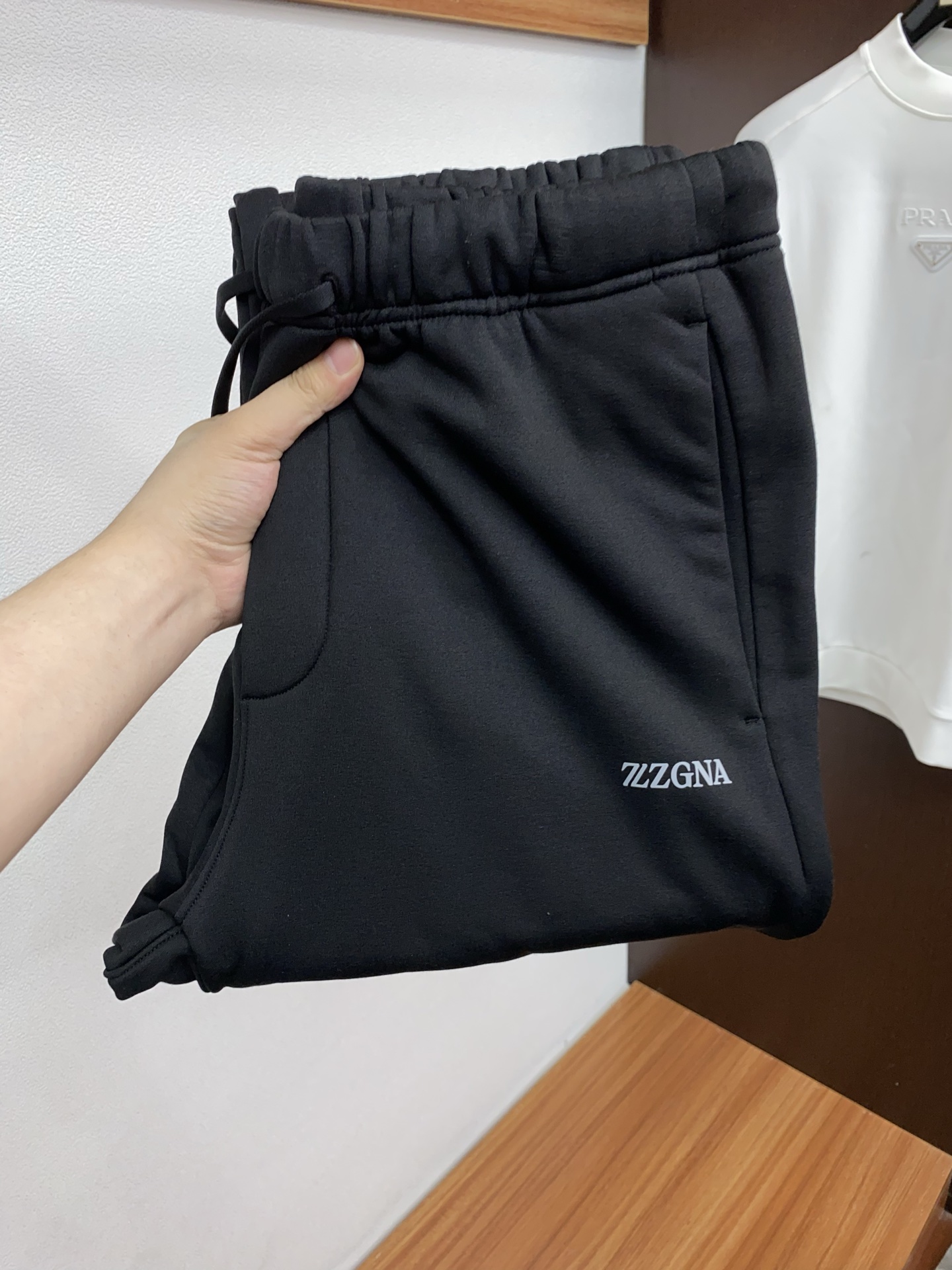 杰尼亚 25S秋冬男新款工艺休闲裤.定制纯棉加绒裤！经典！！！高端纯棉复合高级不倒绒面料打造.贴身质地柔