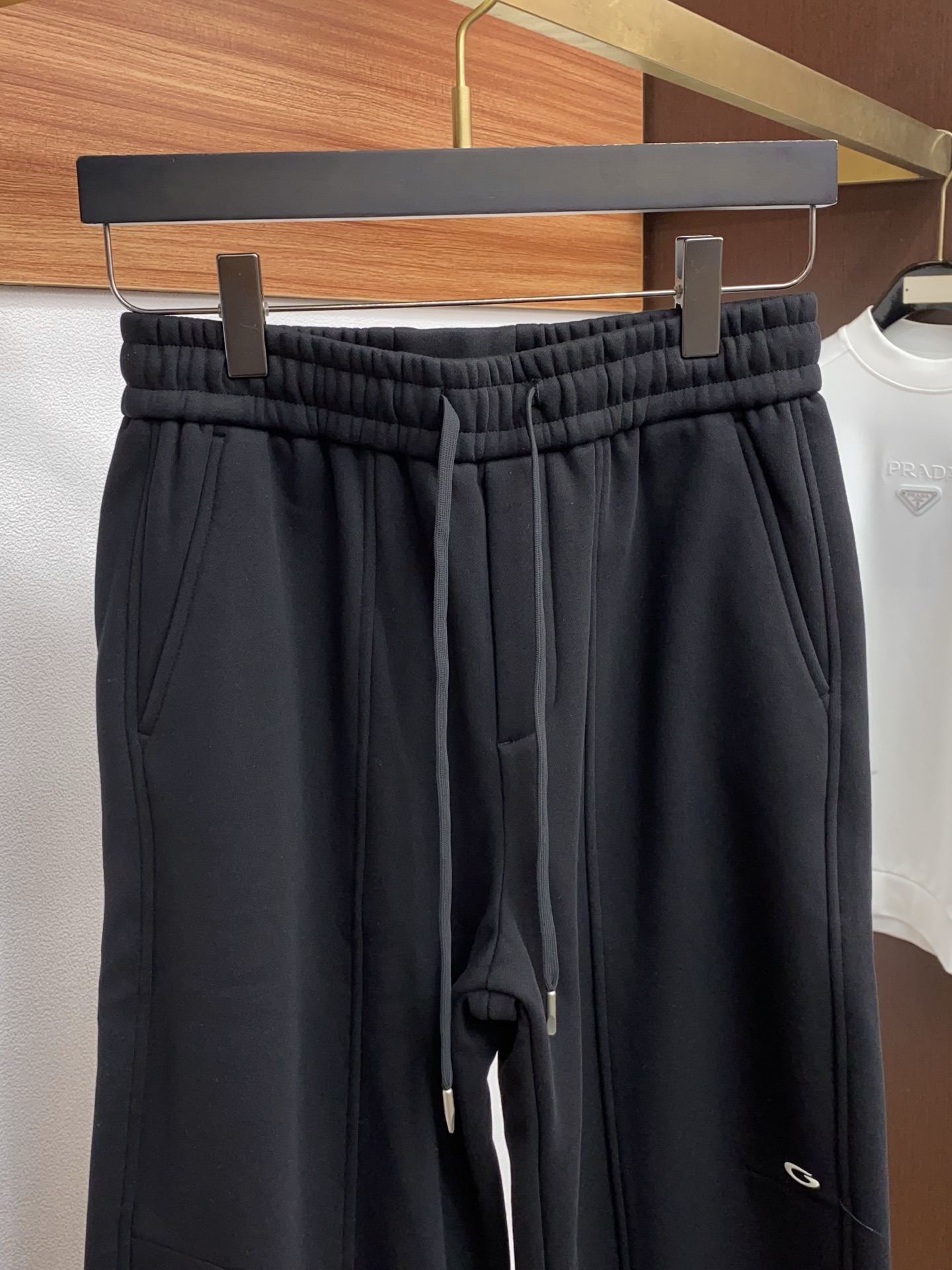 巴黎世家 秋冬新款加绒休闲裤，老钱风格强势上新，新款不断！！！高级纯棉面料，寒冬保暖神器，男士休闲长裤，