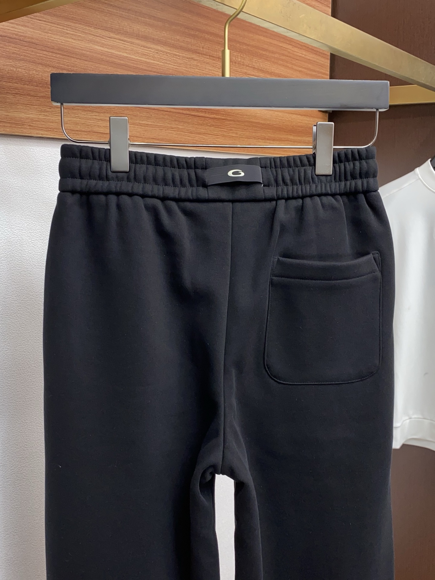 巴黎世家 秋冬新款加绒休闲裤，老钱风格强势上新，新款不断！！！高级纯棉面料，寒冬保暖神器，男士休闲长裤，