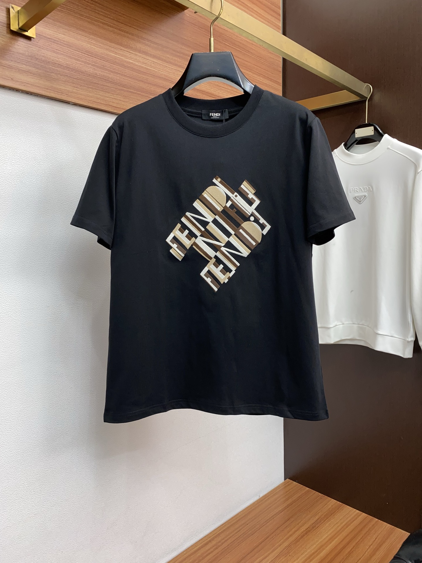 펜디 2026AW 자수 코튼 반팔 티셔츠 1371 Fendi T Shirt
