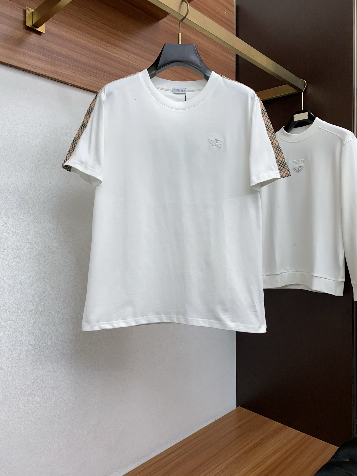 버버리 2026SS 자수 코튼 라운드넥 반팔 티셔츠 남성 1550 Burberry T Shirt