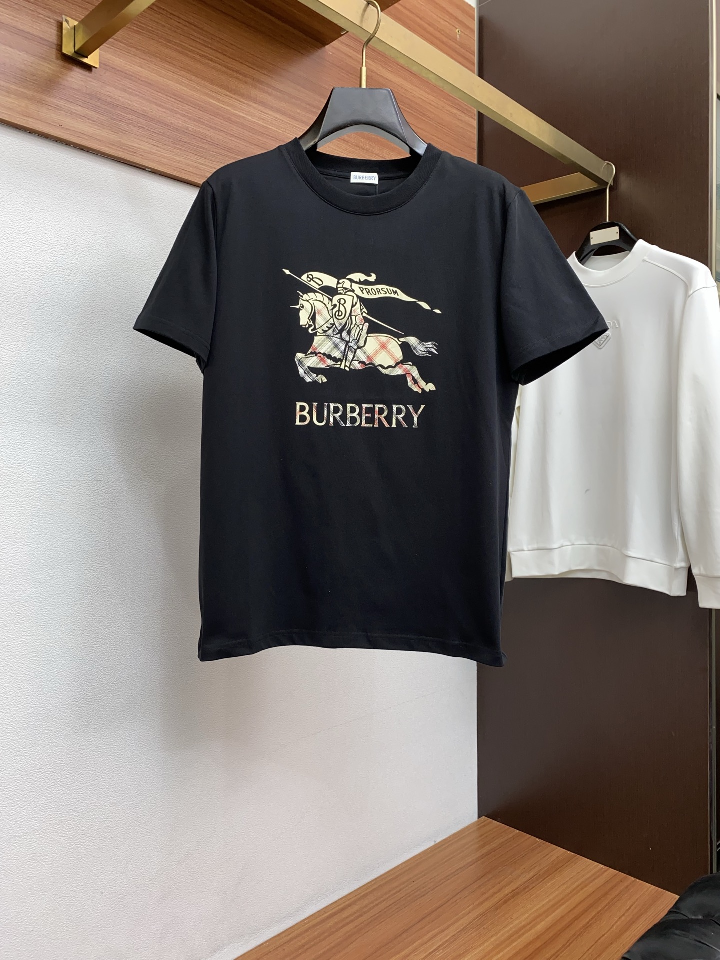 버버리 2026AW 자수 코튼 반팔 티셔츠 1399 Burberry T Shirt