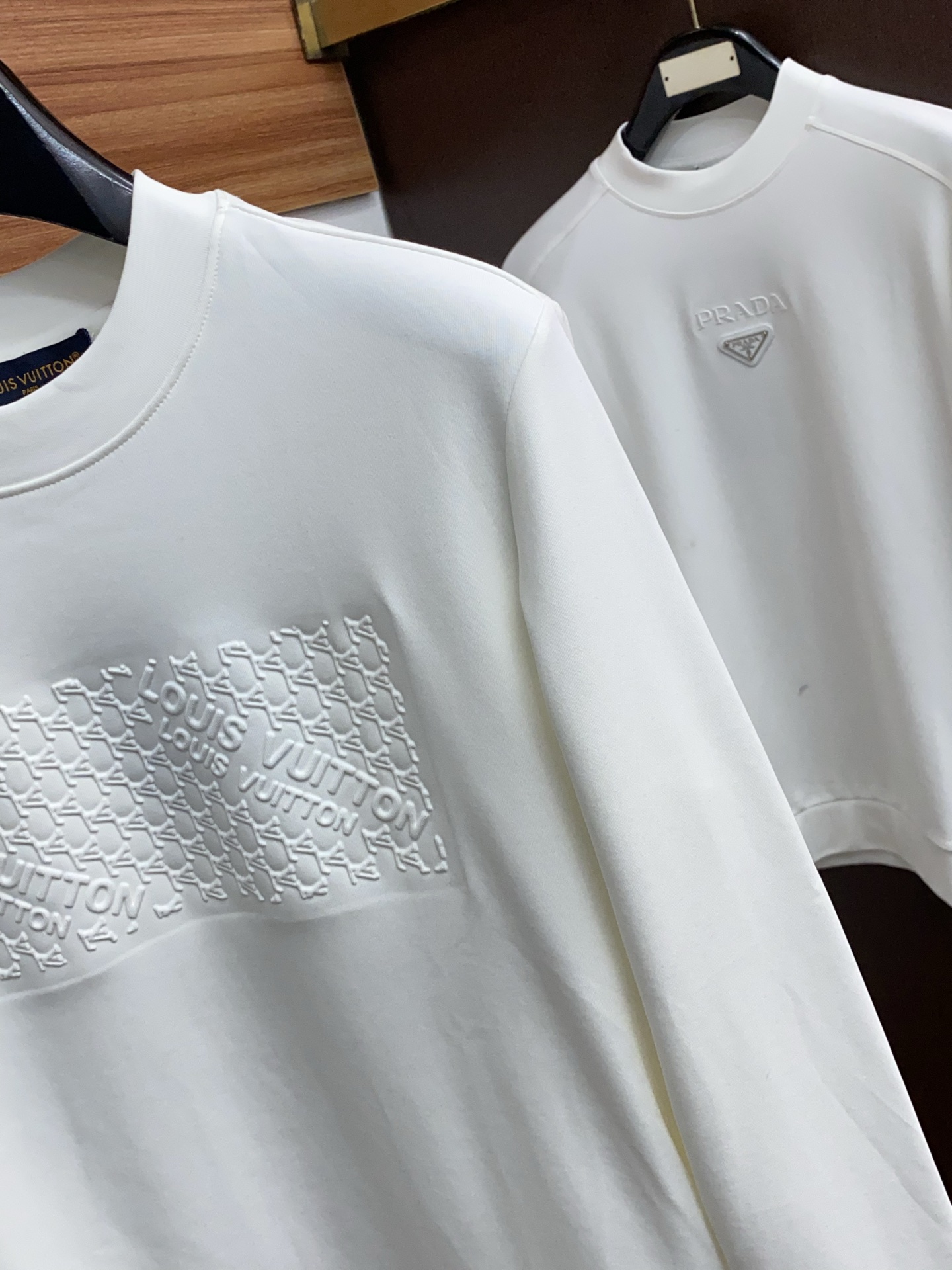 1v 路易威登 25ss秋季 新品 新款贸易订单圆领长袖打底衫长袖T恤网红款！上身舒适透气，不僵硬，整体