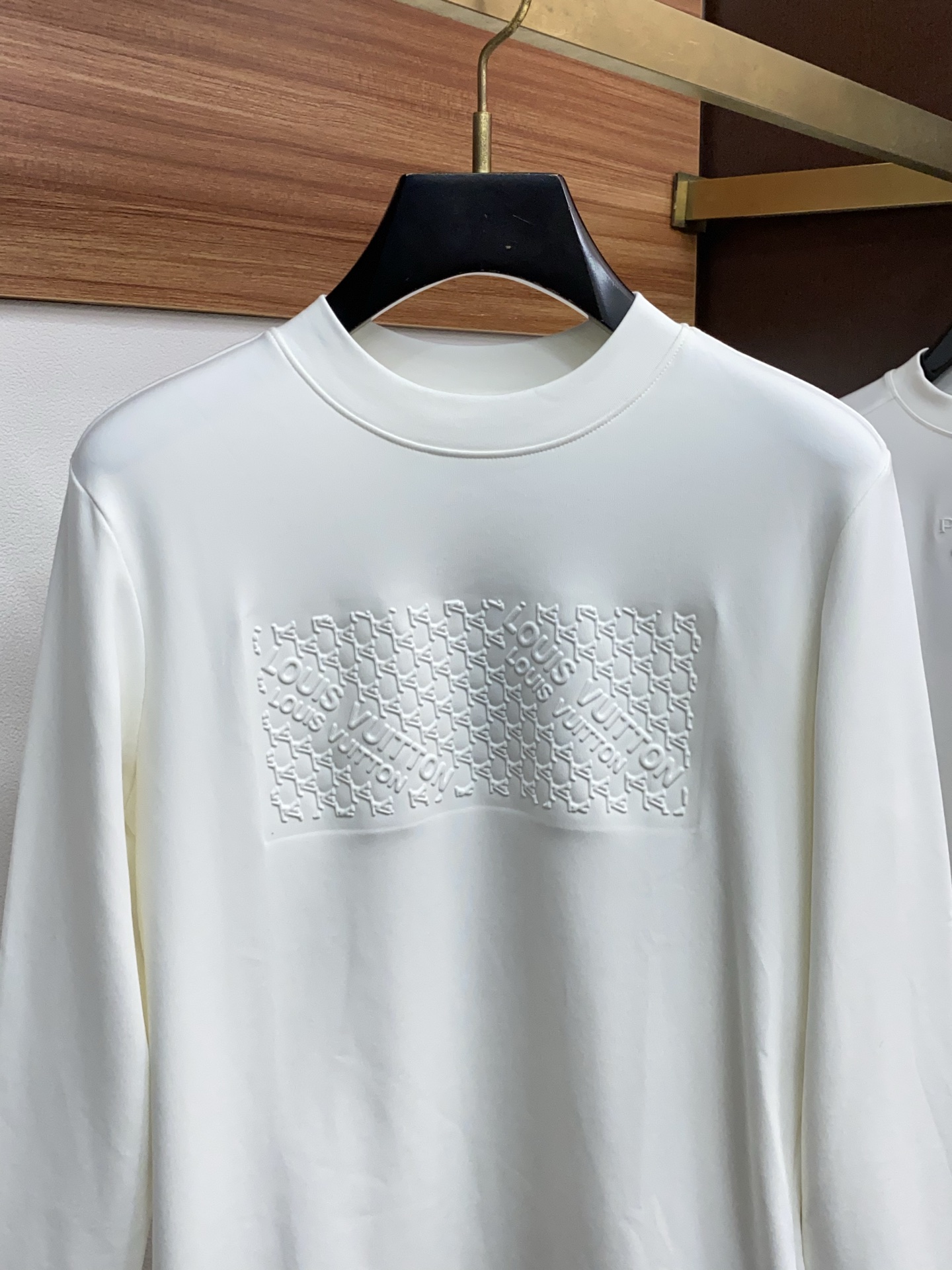 1v 路易威登 25ss秋季 新品 新款贸易订单圆领长袖打底衫长袖T恤网红款！上身舒适透气，不僵硬，整体