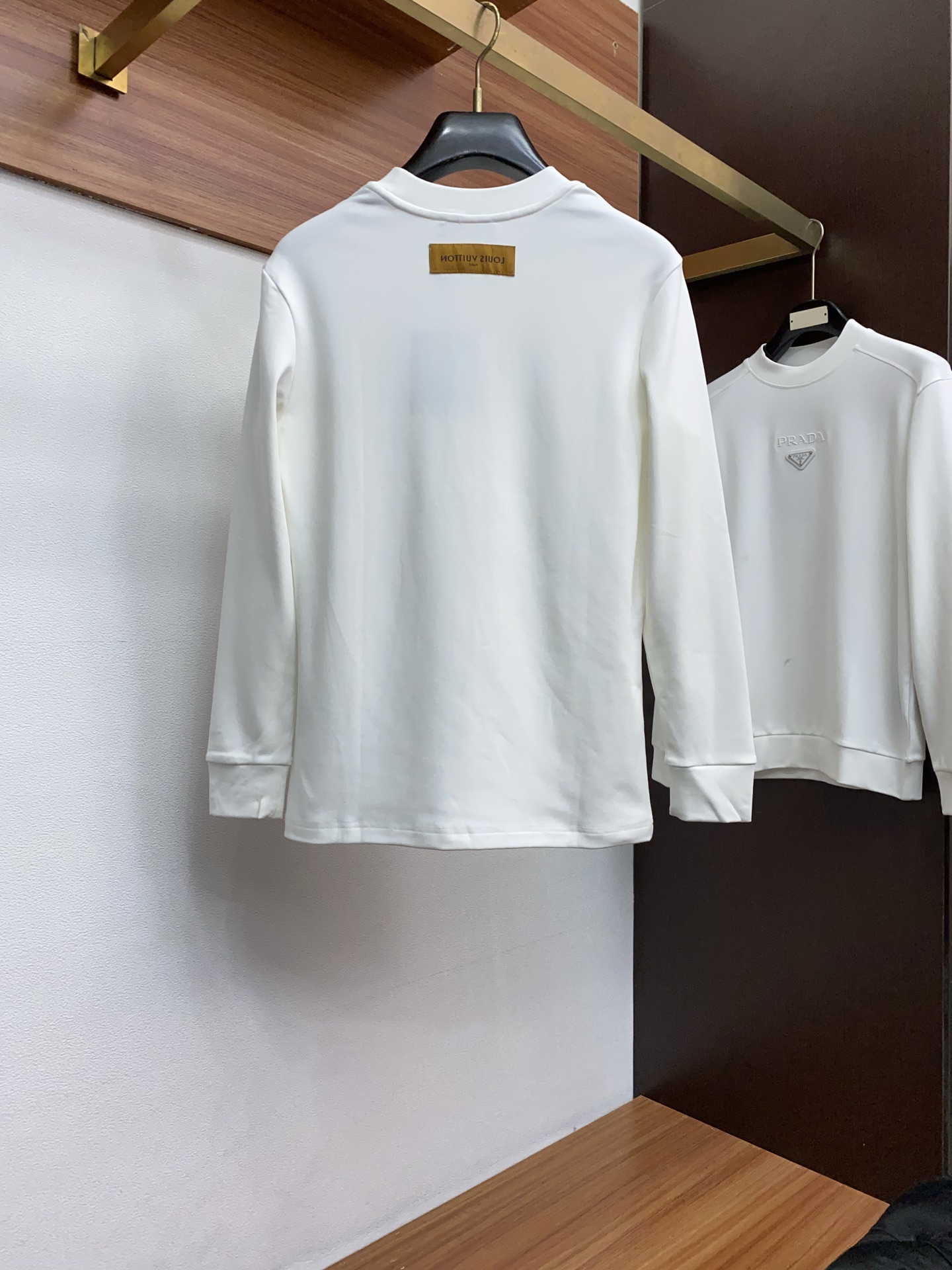 1v 路易威登 25ss秋季 新品 新款贸易订单圆领长袖打底衫长袖T恤网红款！上身舒适透气，不僵硬，整体