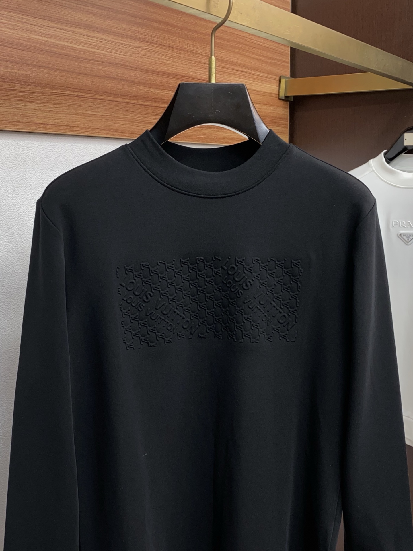 1v 路易威登 25ss秋季 新品 新款贸易订单圆领长袖打底衫长袖T恤网红款！上身舒适透气，不僵硬，整体