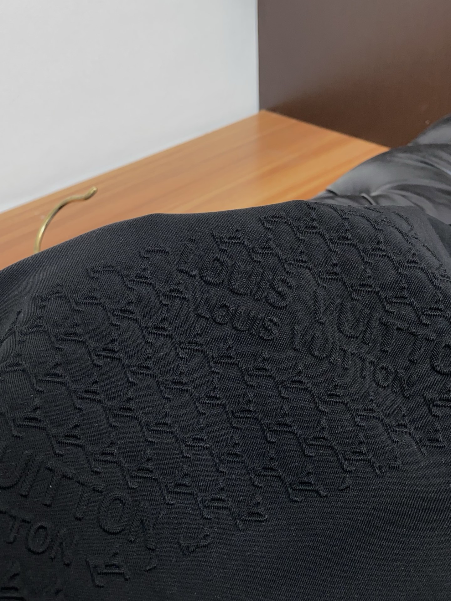 1v 路易威登 25ss秋季 新品 新款贸易订单圆领长袖打底衫长袖T恤网红款！上身舒适透气，不僵硬，整体