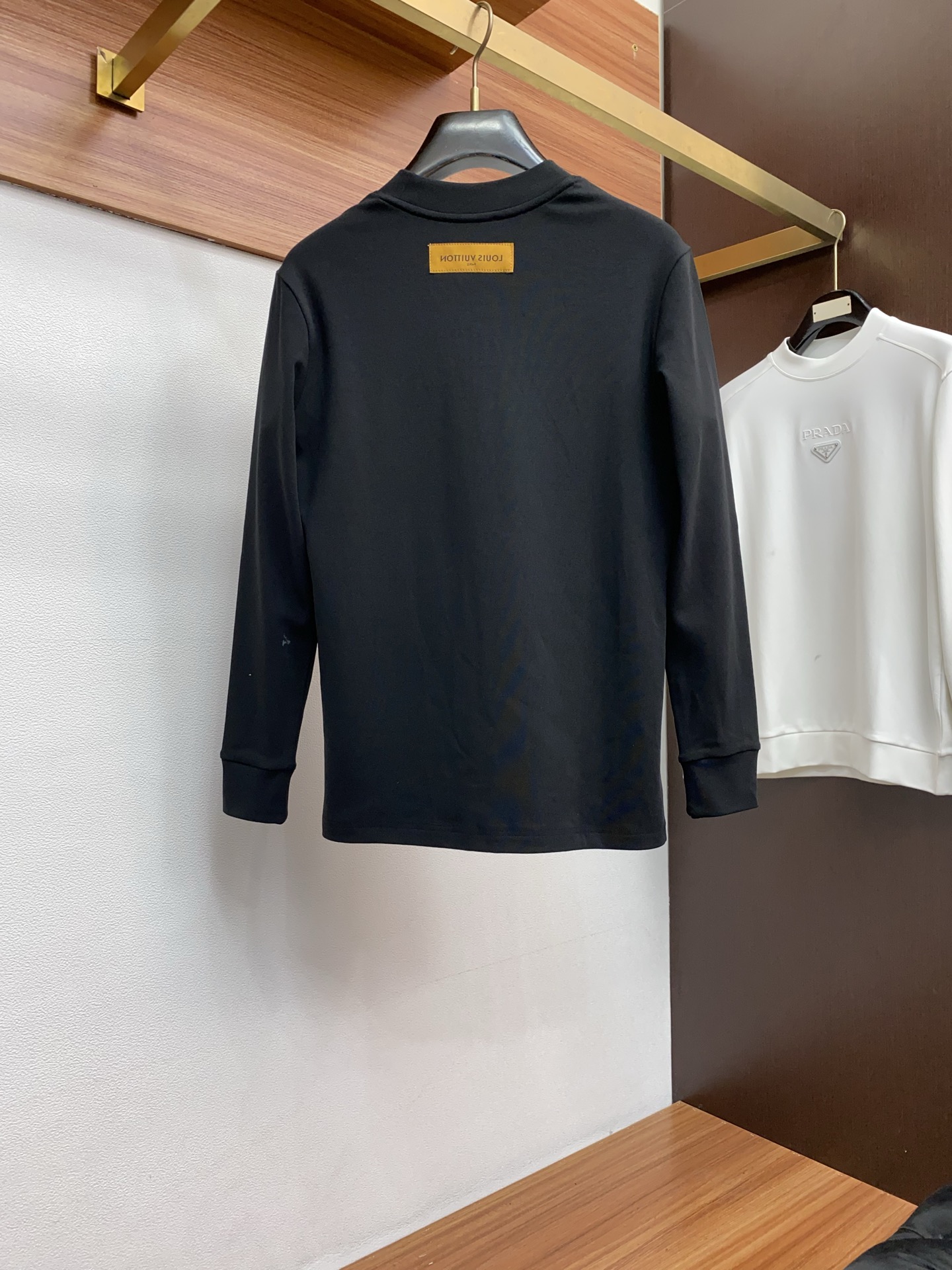 1v 路易威登 25ss秋季 新品 新款贸易订单圆领长袖打底衫长袖T恤网红款！上身舒适透气，不僵硬，整体