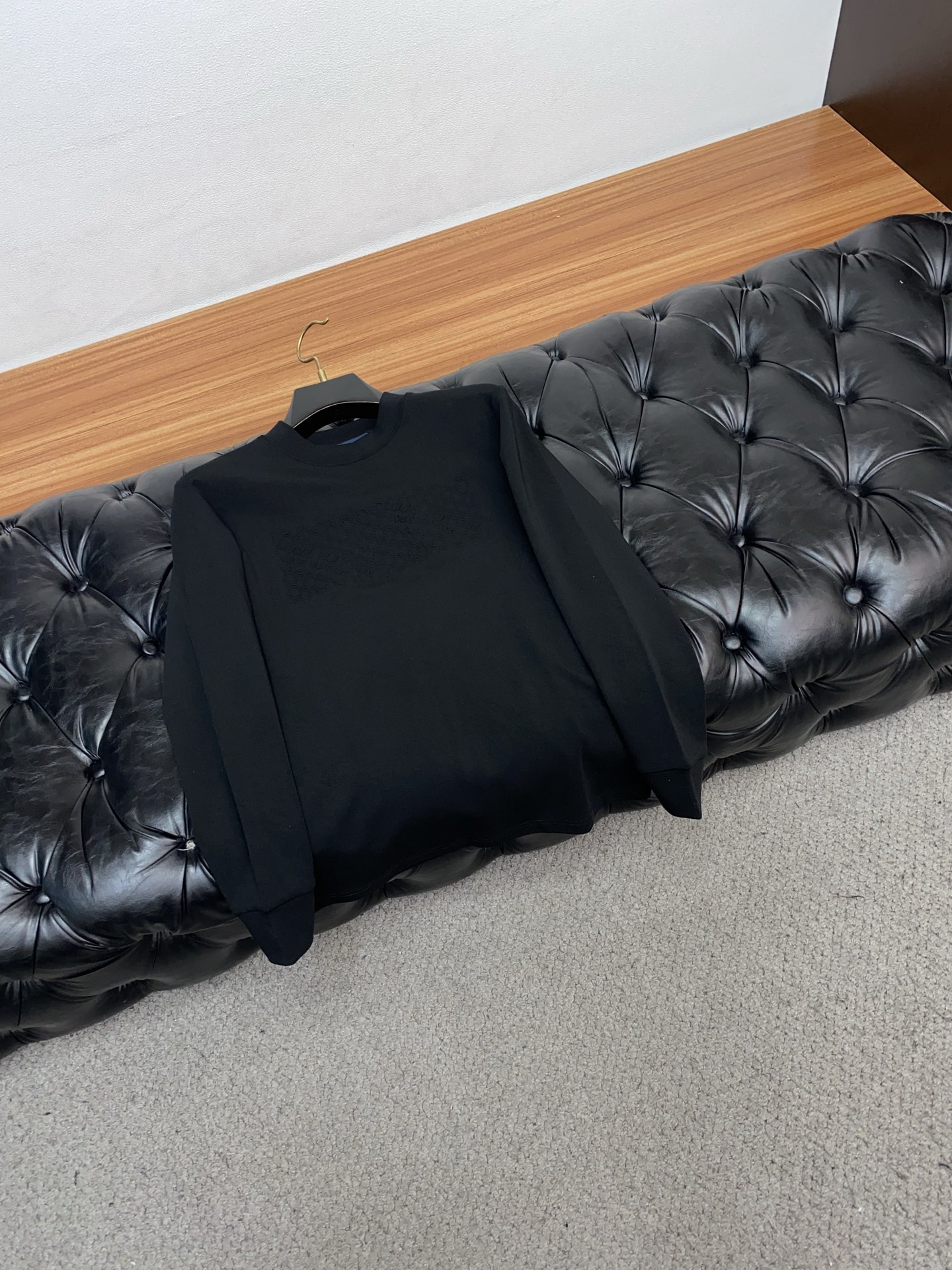 1v 路易威登 25ss秋季 新品 新款贸易订单圆领长袖打底衫长袖T恤网红款！上身舒适透气，不僵硬，整体