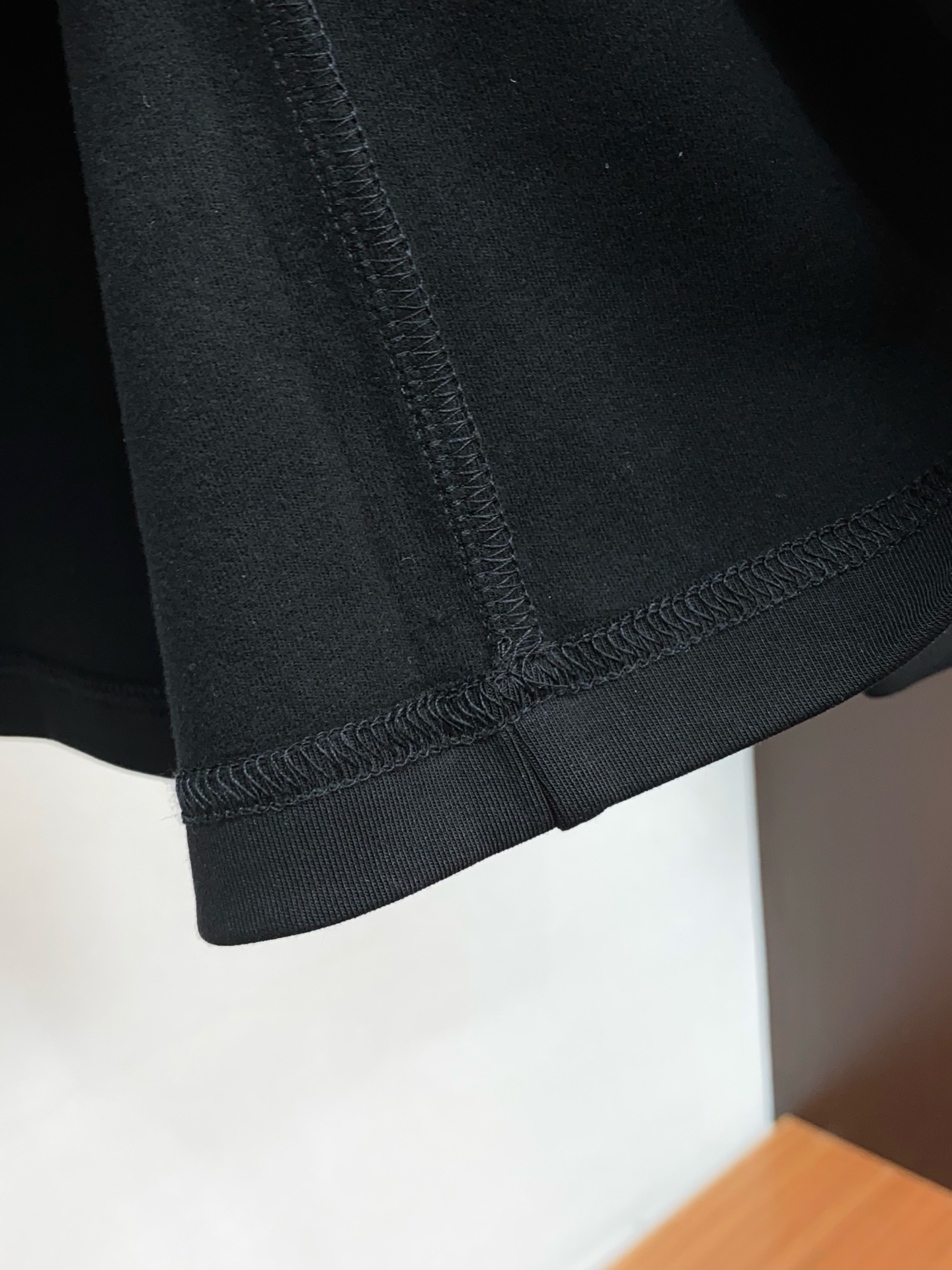 1v 路易威登 25ss秋季 新品 新款贸易订单圆领长袖打底衫长袖T恤网红款！上身舒适透气，不僵硬，整体